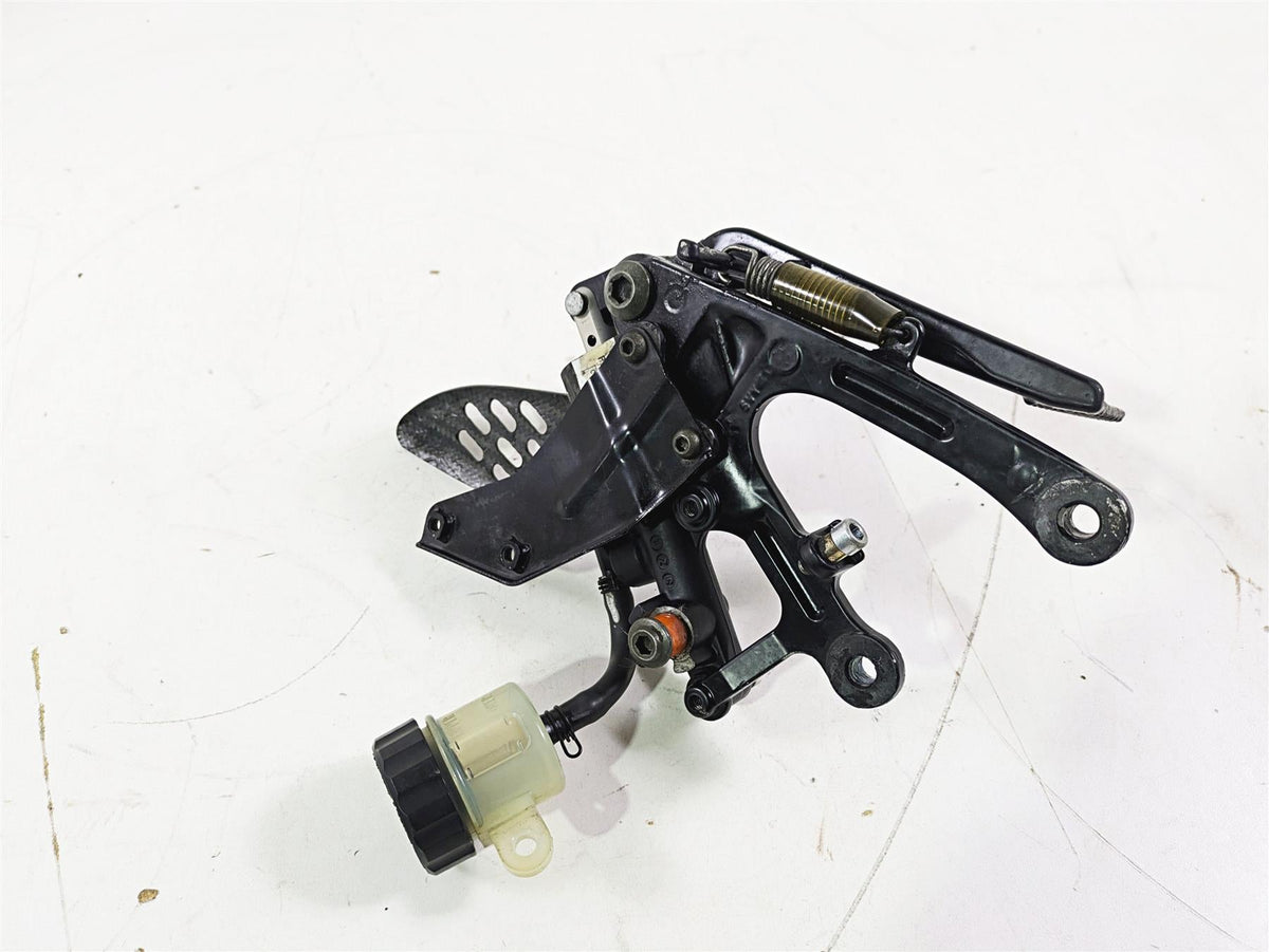 2005 Yamaha YZFR1 YZF R1 Right Footpeg & Master Cylinder Set 5VY-27443-01 {{ shop.shopifyCountryName }} - Mototech271
