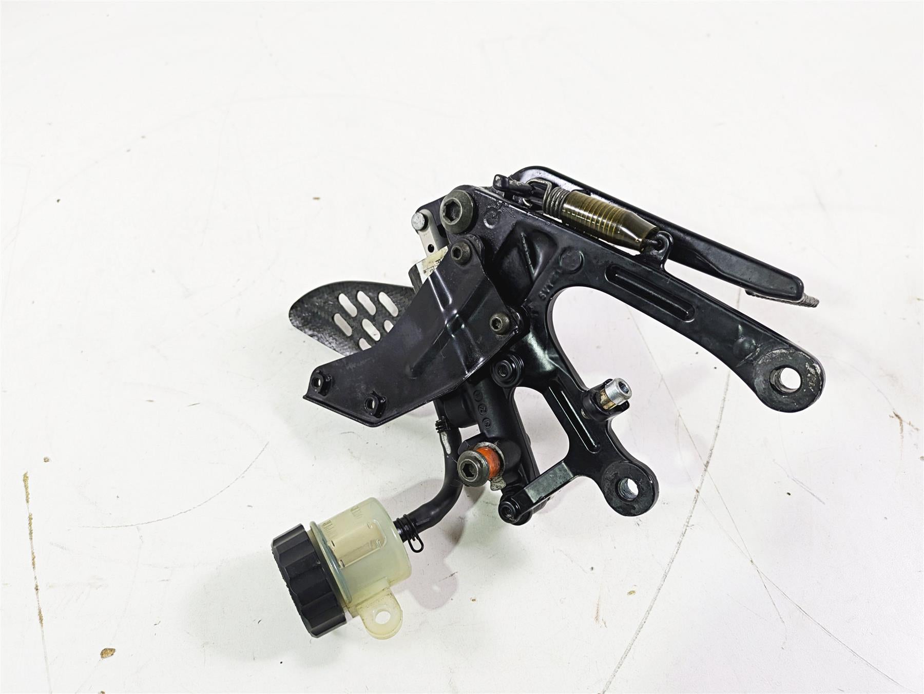 2005 Yamaha YZFR1 YZF R1 Right Footpeg & Master Cylinder Set 5VY-27443-01 {{ shop.shopifyCountryName }} - Mototech271