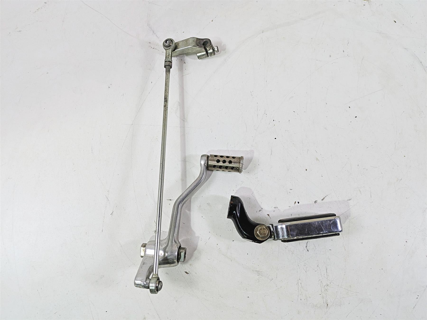 2013 Harley VRSCF Muscle Rod Left Front Footpeg & Shifter Parts 54046-12 {{ shop.shopifyCountryName }} - Mototech271