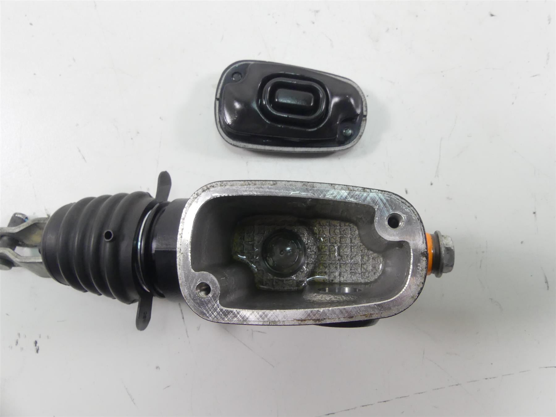 2021 Harley Softail FLSB Sport Glide Rear Brake Master Cylinder 5/8" 41700460 {{ shop.shopifyCountryName }} - Mototech271