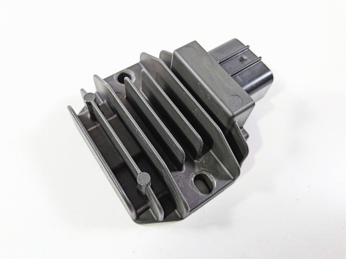 2024 Yamaha YZF R1 RN65 Rectifier Voltage Regulator FH022BA 2CR-81960-00-00 {{ shop.shopifyCountryName }} - Mototech271