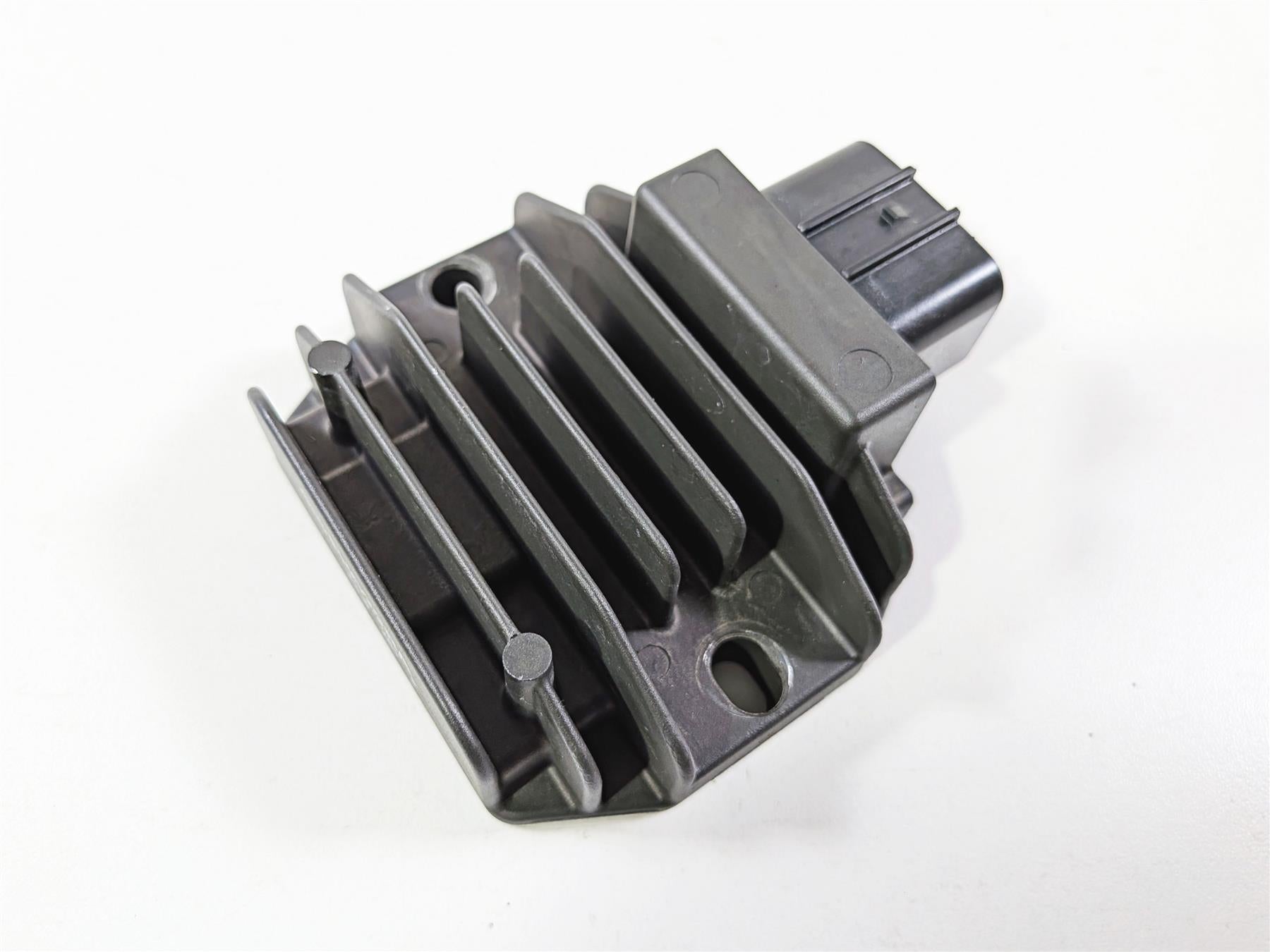 2024 Yamaha YZF R1 RN65 Rectifier Voltage Regulator FH022BA 2CR-81960-00-00 {{ shop.shopifyCountryName }} - Mototech271