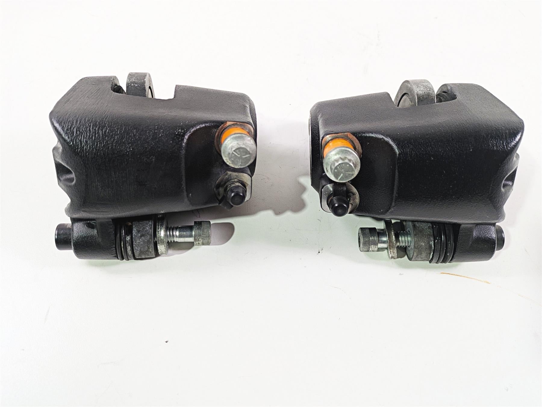 1999 Harley Touring FLHTCUI E-Glide Front Brake Caliper Set 44023-83C 44046-84C {{ shop.shopifyCountryName }} - Mototech271
