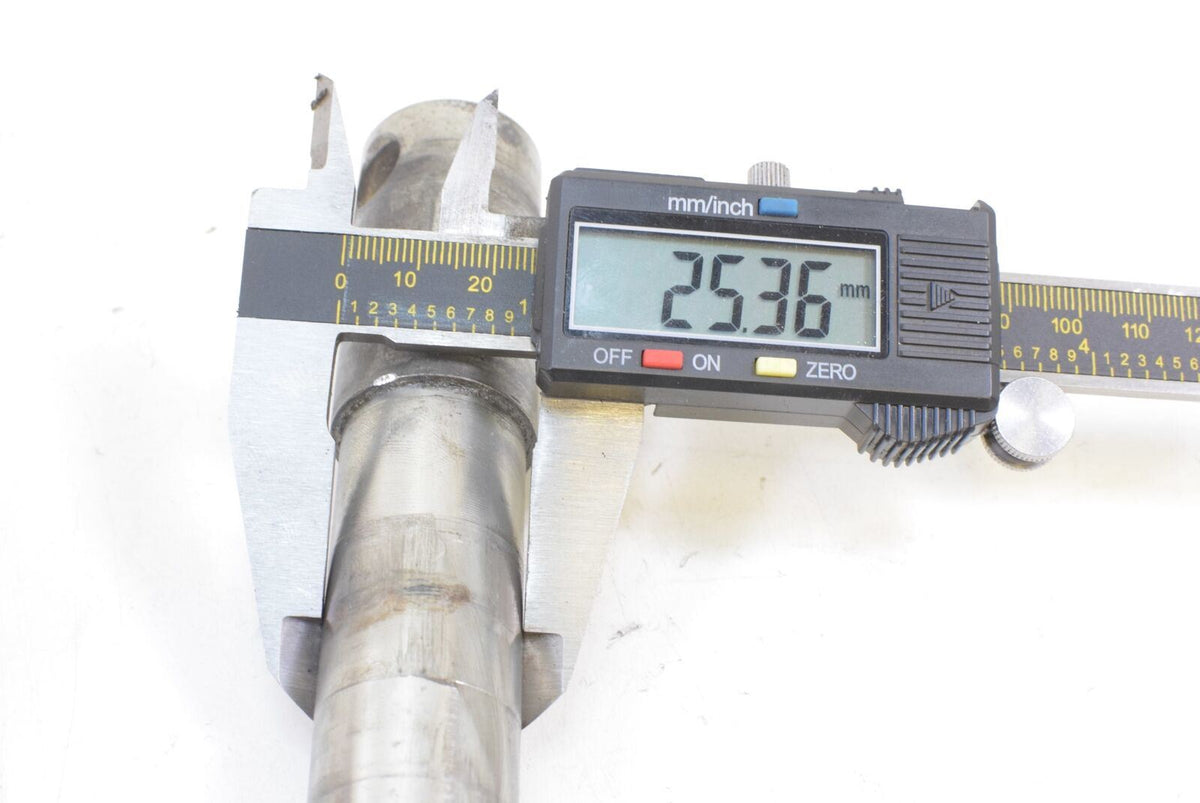 2004 Harley FLHTCSE CVO Electra Glide Front 1" Wheel Spindle Axle 43364-00 {{ shop.shopifyCountryName }} - Mototech271