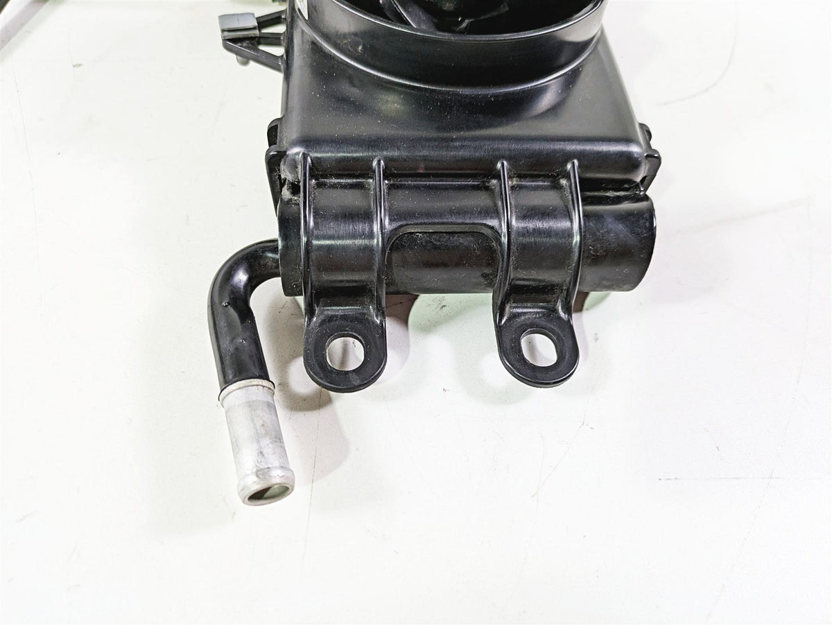 2017 Harley Touring FLHTKSE CVO E-Glide Right Radiator Fan Hoses Set 26800005 {{ shop.shopifyCountryName }} - Mototech271
