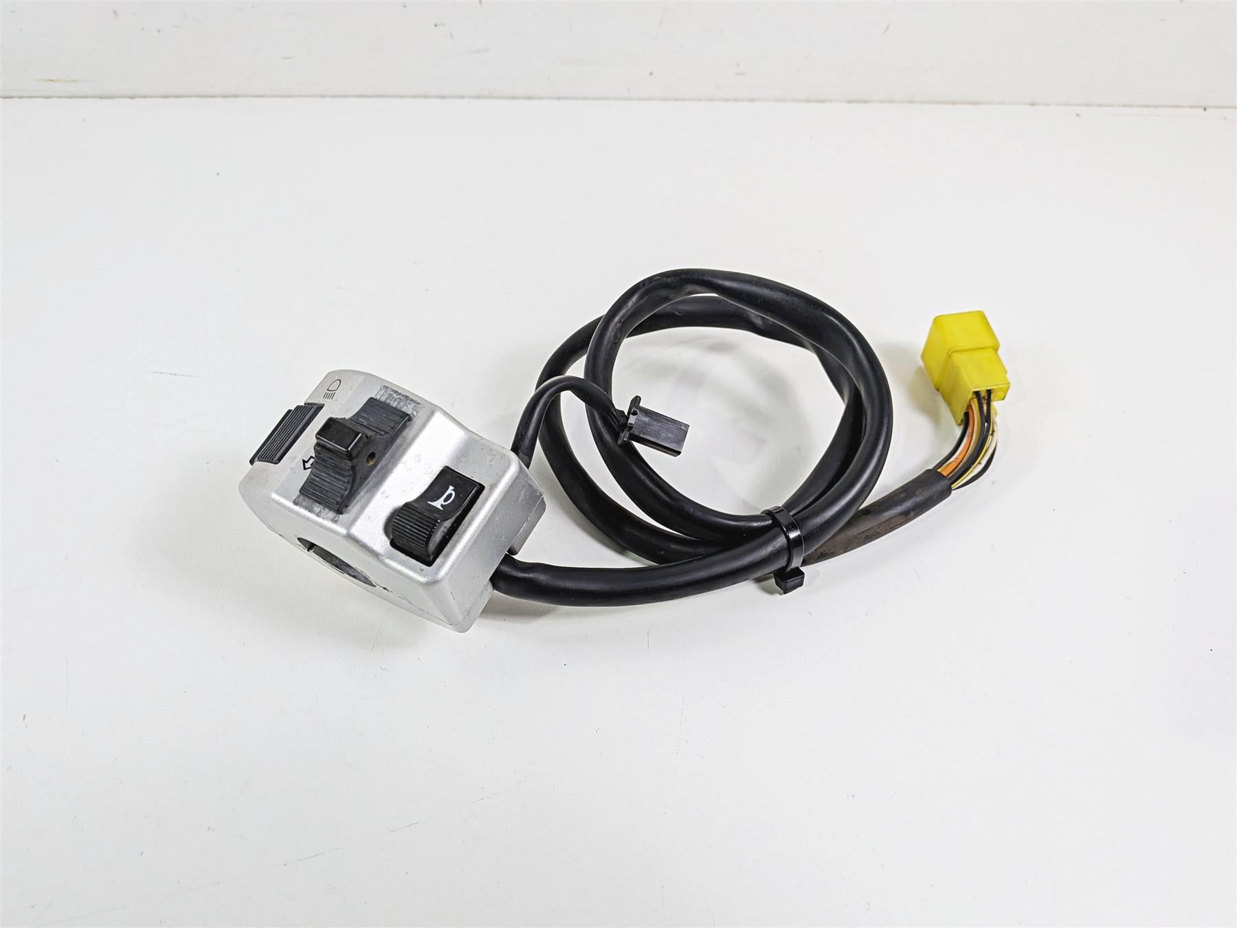 2004 Suzuki VL800 Intruder Volusia Left Hand Control Switch 37400-41F10 {{ shop.shopifyCountryName }} - Mototech271