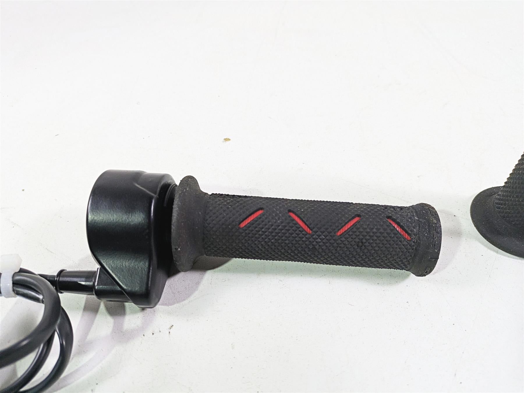 2013 Ducati Hypermotard 821 SP Ride By Wire Throttle Grip Set 66020034E {{ shop.shopifyCountryName }} - Mototech271