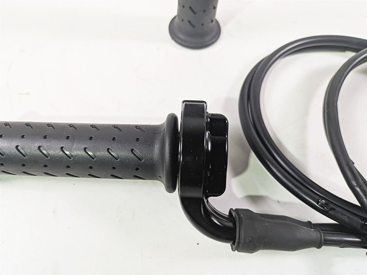 2013 Triumph Bonneville Throttle Cables & Grip Set T2040252 T2040740 T2040254 {{ shop.shopifyCountryName }} - Mototech271