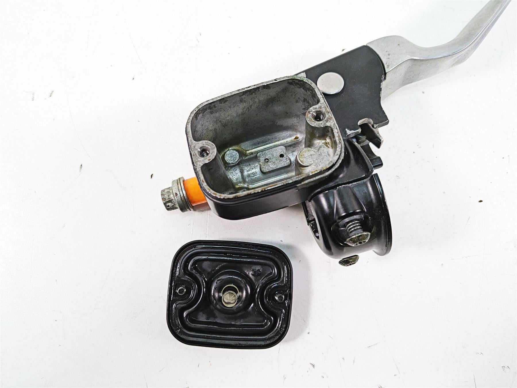 2006 Harley Softail FXSTSI Springer Front Brake Master Cylinder 9/16 45029-11D {{ shop.shopifyCountryName }} - Mototech271
