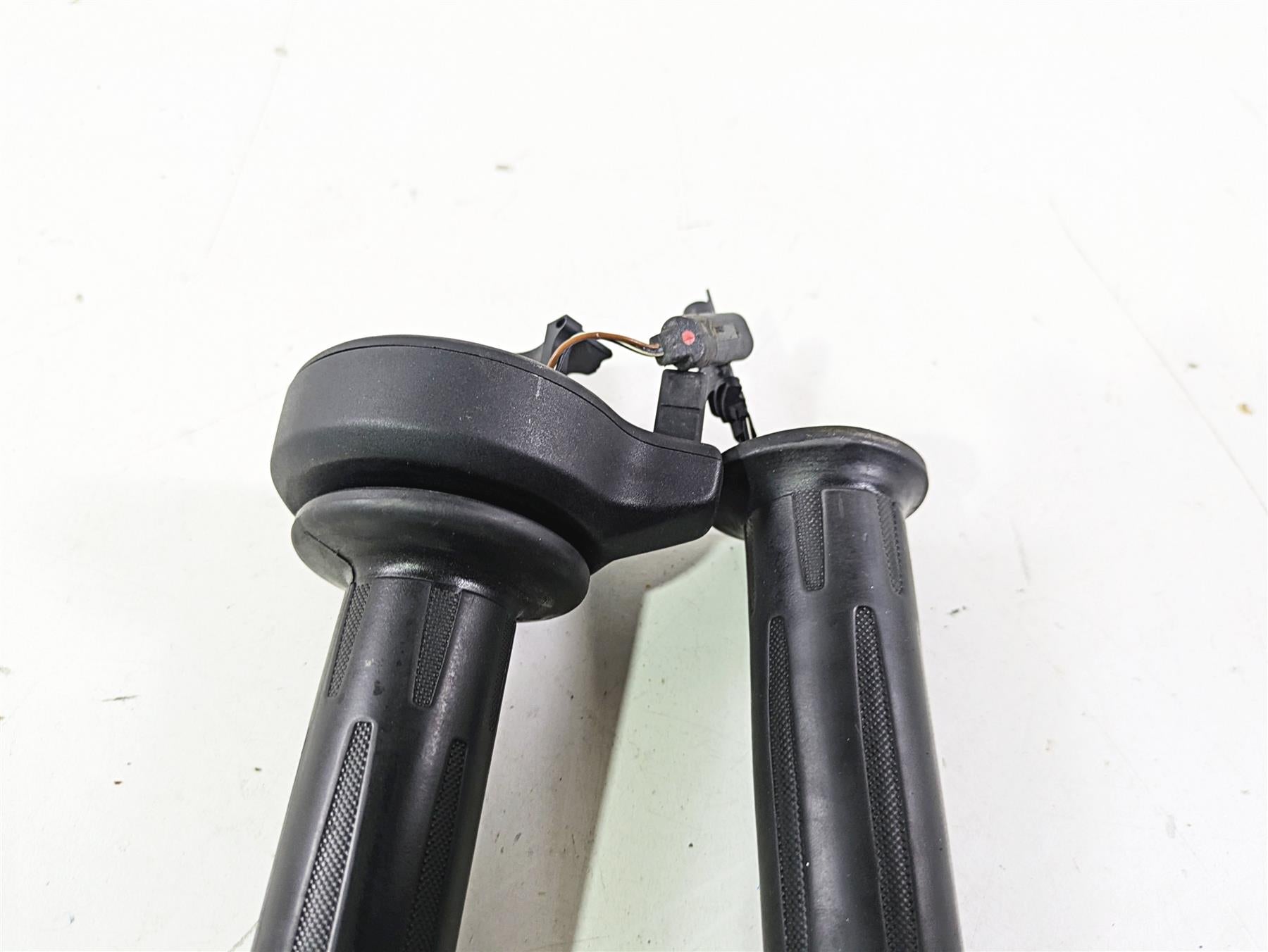 2015 BMW R1200GS Adv K51 Left Right Heated Hand Grip Set Cruise 61318552120 {{ shop.shopifyCountryName }} - Mototech271