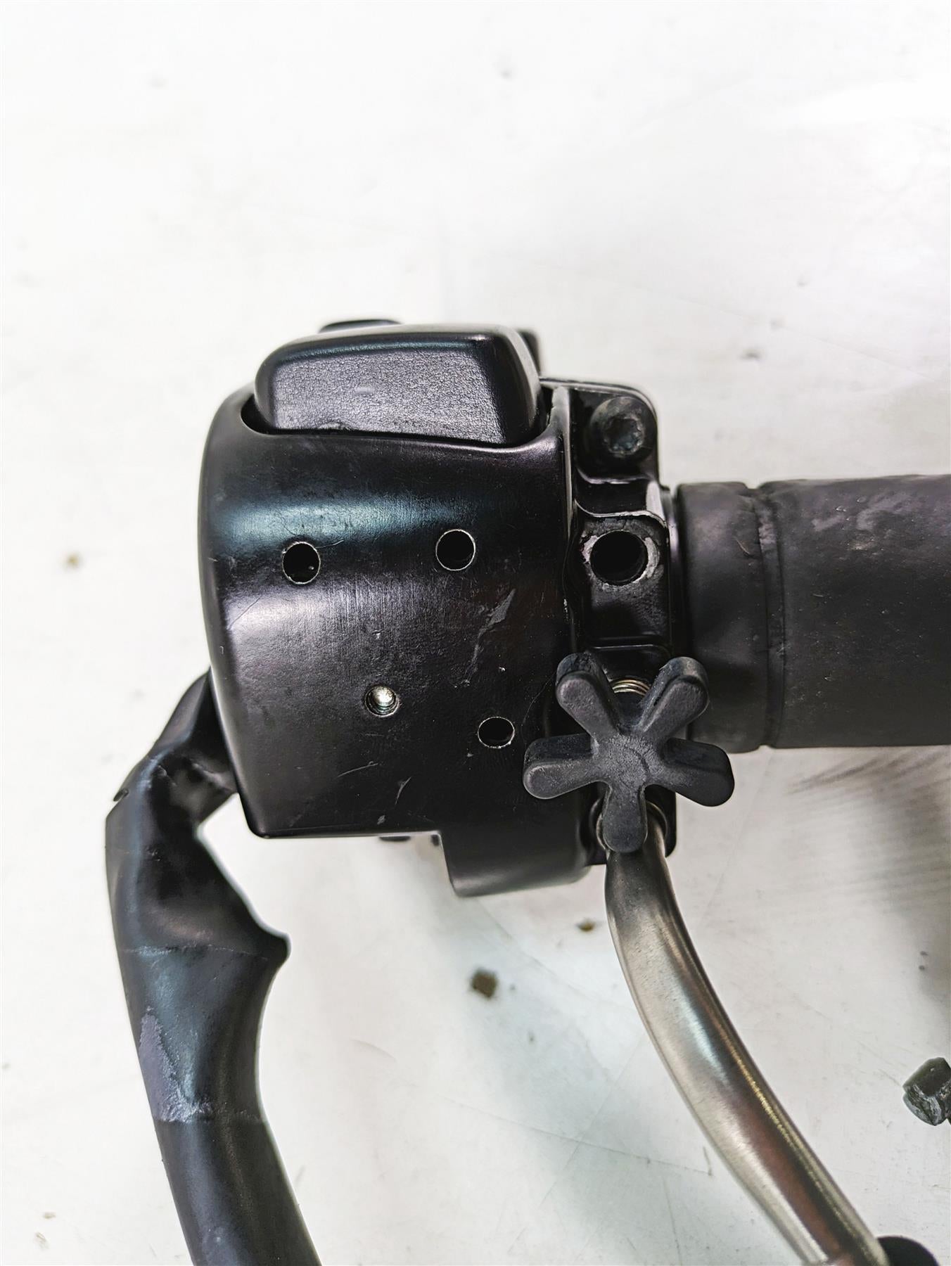 2006 Harley FLSTI Softail Heritage Right Hand Throttle Control Switch 71684-06A {{ shop.shopifyCountryName }} - Mototech271