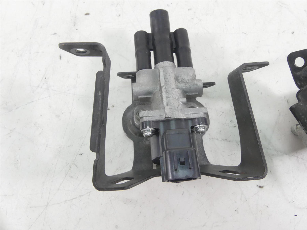 2012 Victory Cross Country Triangle 106ci Side Cover Fairing Set 5245659 {{ shop.shopifyCountryName }} - Mototech271