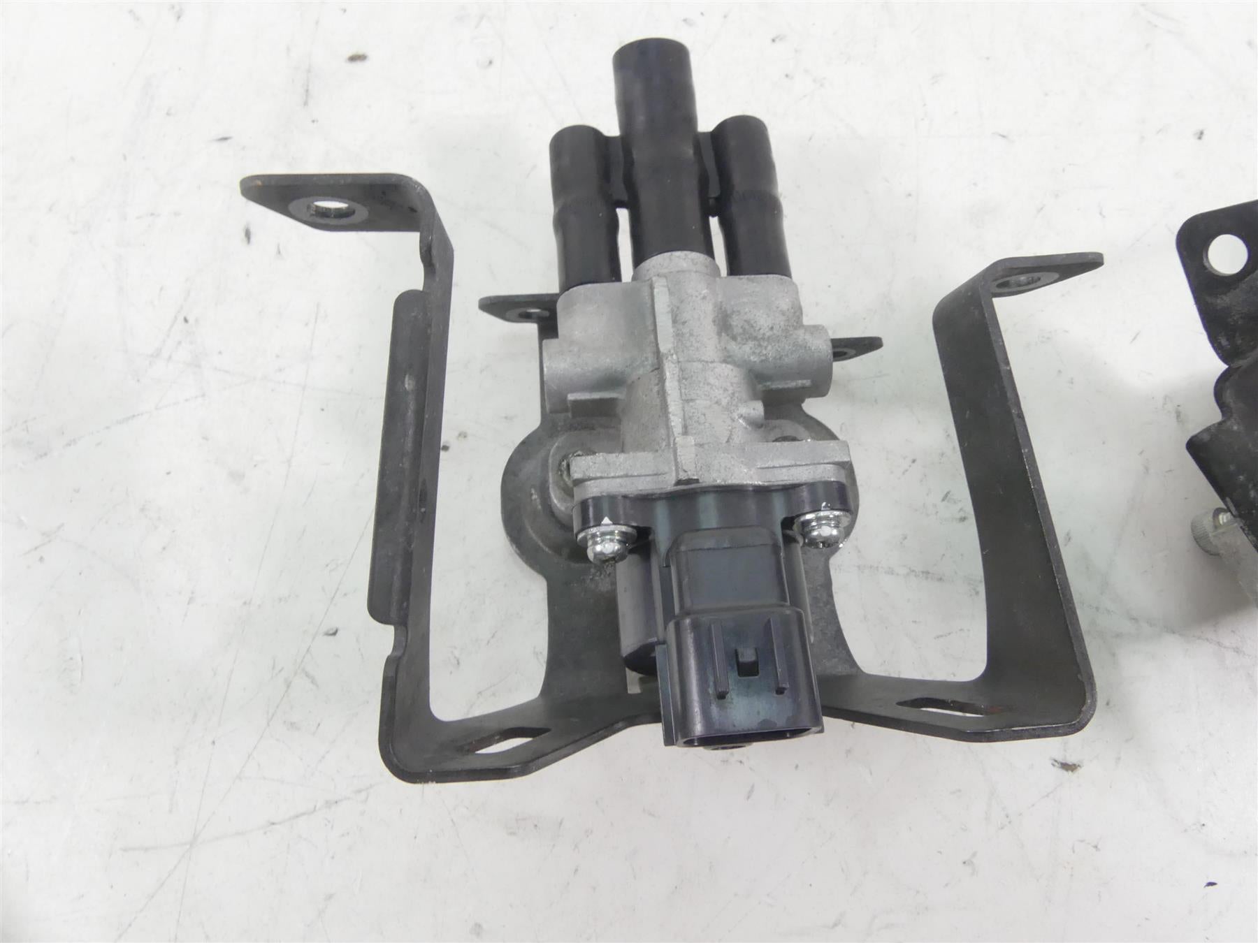 2012 Victory Cross Country Triangle 106ci Side Cover Fairing Set 5245659 {{ shop.shopifyCountryName }} - Mototech271