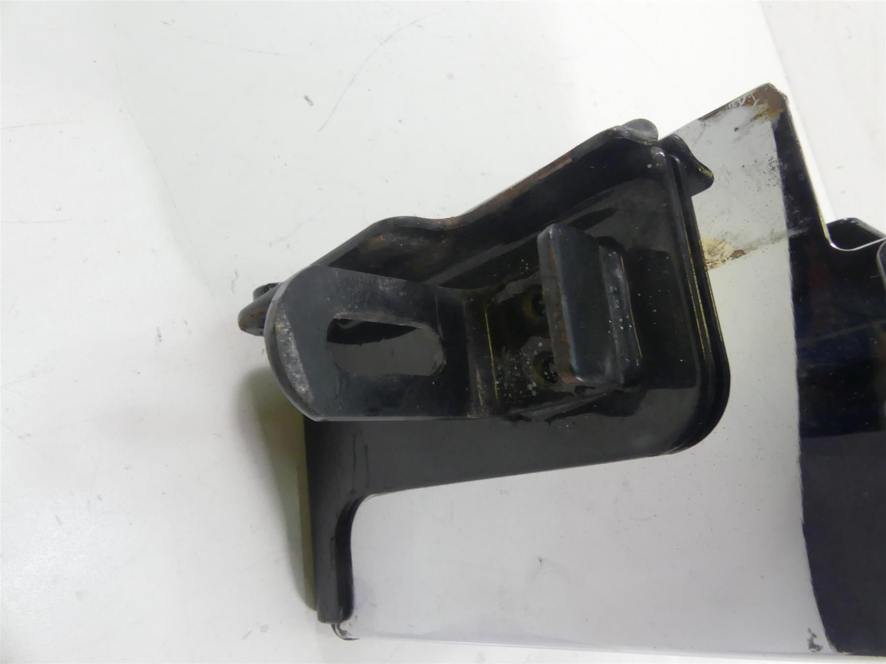 2004 Harley FXDWGI Dyna Wide Glide Battery Tray Box Holder Cover 66375-97 {{ shop.shopifyCountryName }} - Mototech271