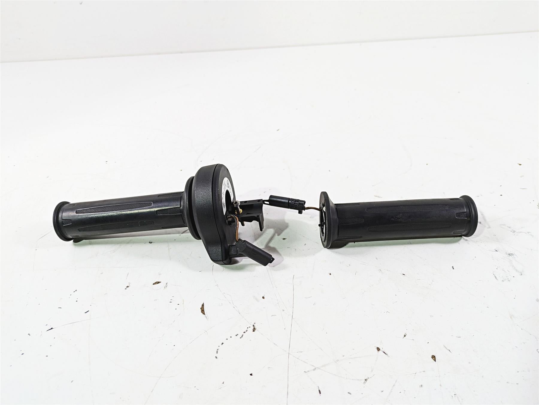 2018  BMW R1200GS GSW K50 Heated Hand Grip Set 61318552117 61318552120
