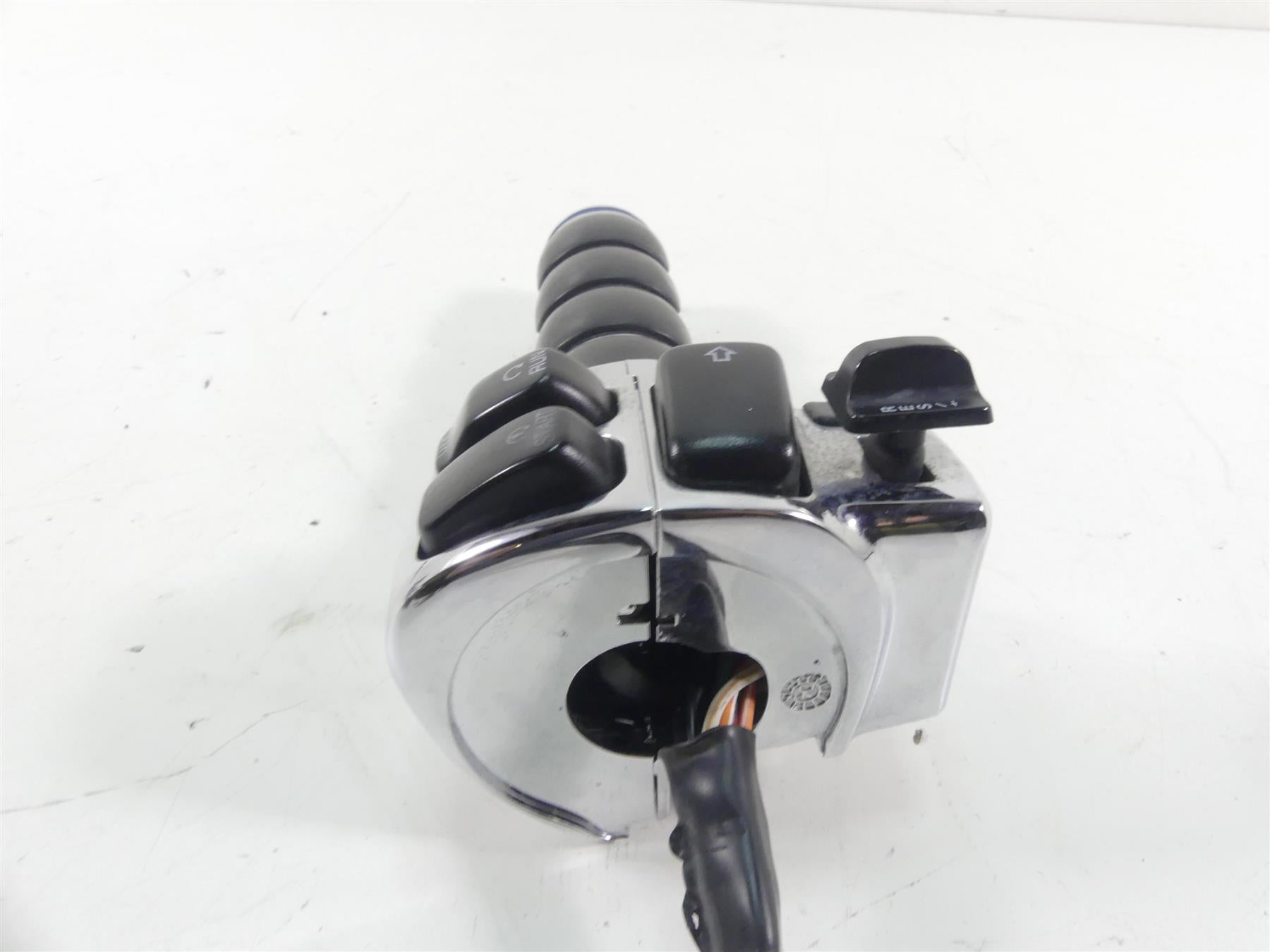 2002 Harley Touring FLHRCI Road King Chrome Hand Control Switch Set 71590-96 {{ shop.shopifyCountryName }} - Mototech271