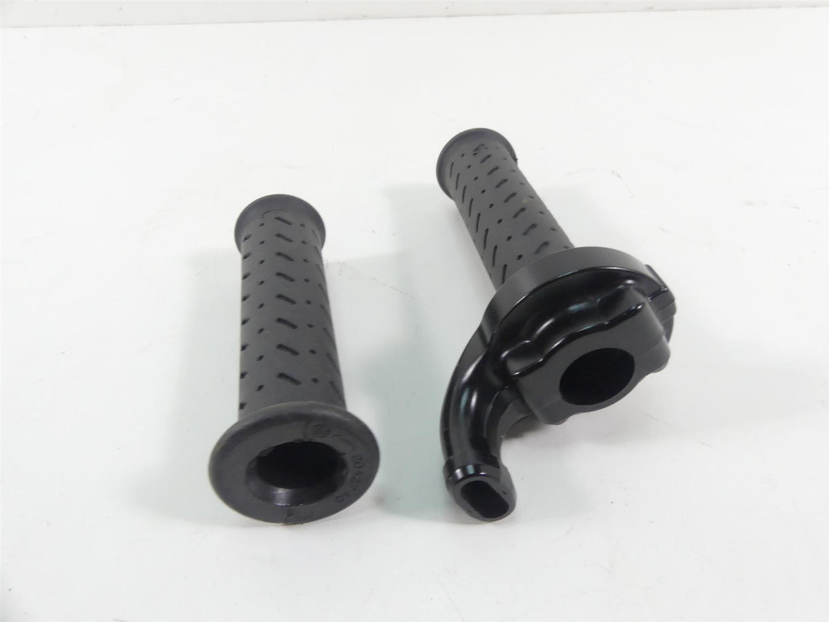 2015 Triumph 1050 Speed Triple R Throttle Hand Grip Set T2040252 {{ shop.shopifyCountryName }} - Mototech271