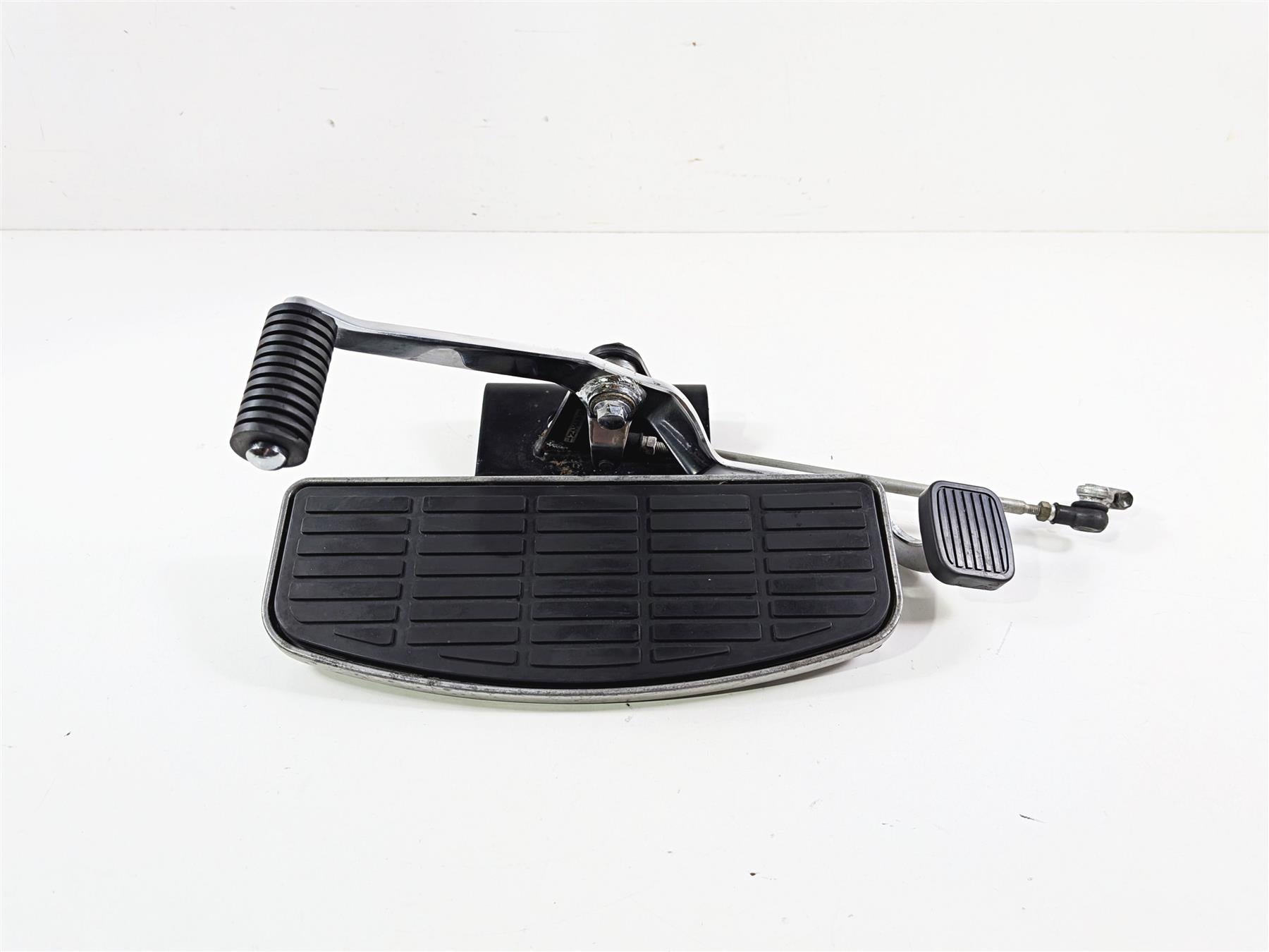 2006 Suzuki C90 VL1500T Boulevard Left Floor Board & Shifter Set 43520-10F00 {{ shop.shopifyCountryName }} - Mototech271