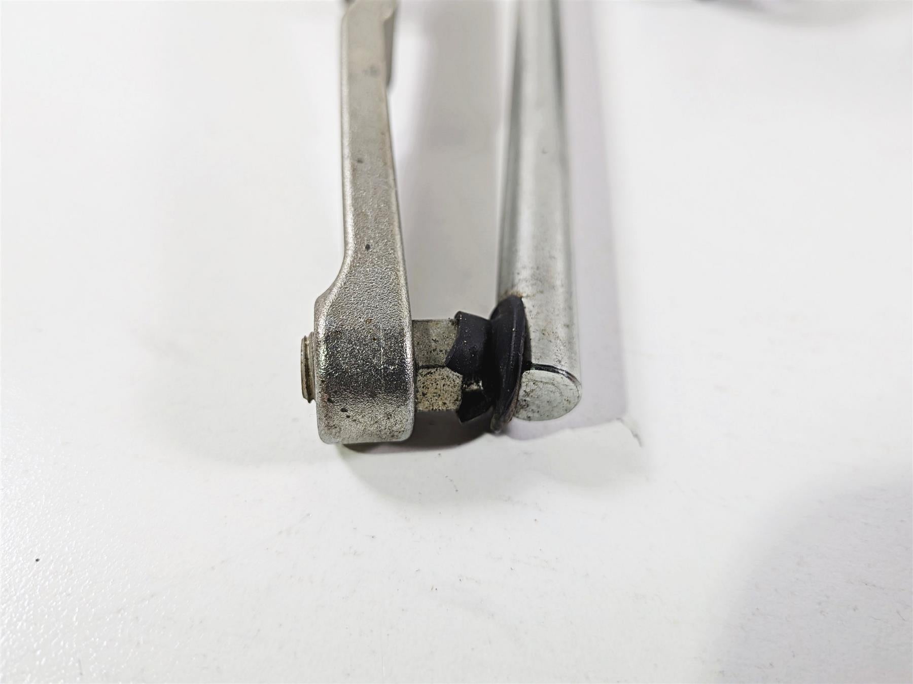 2011 Harley FXDF Dyna Fat Bob Front Left Forward Foot Peg & Shifter 50667-07 {{ shop.shopifyCountryName }} - Mototech271