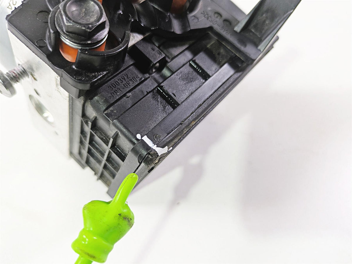 2024 Triumph Street Triple 765 R Abs Brake Pump Unit Module - Read T2029325 {{ shop.shopifyCountryName }} - Mototech271
