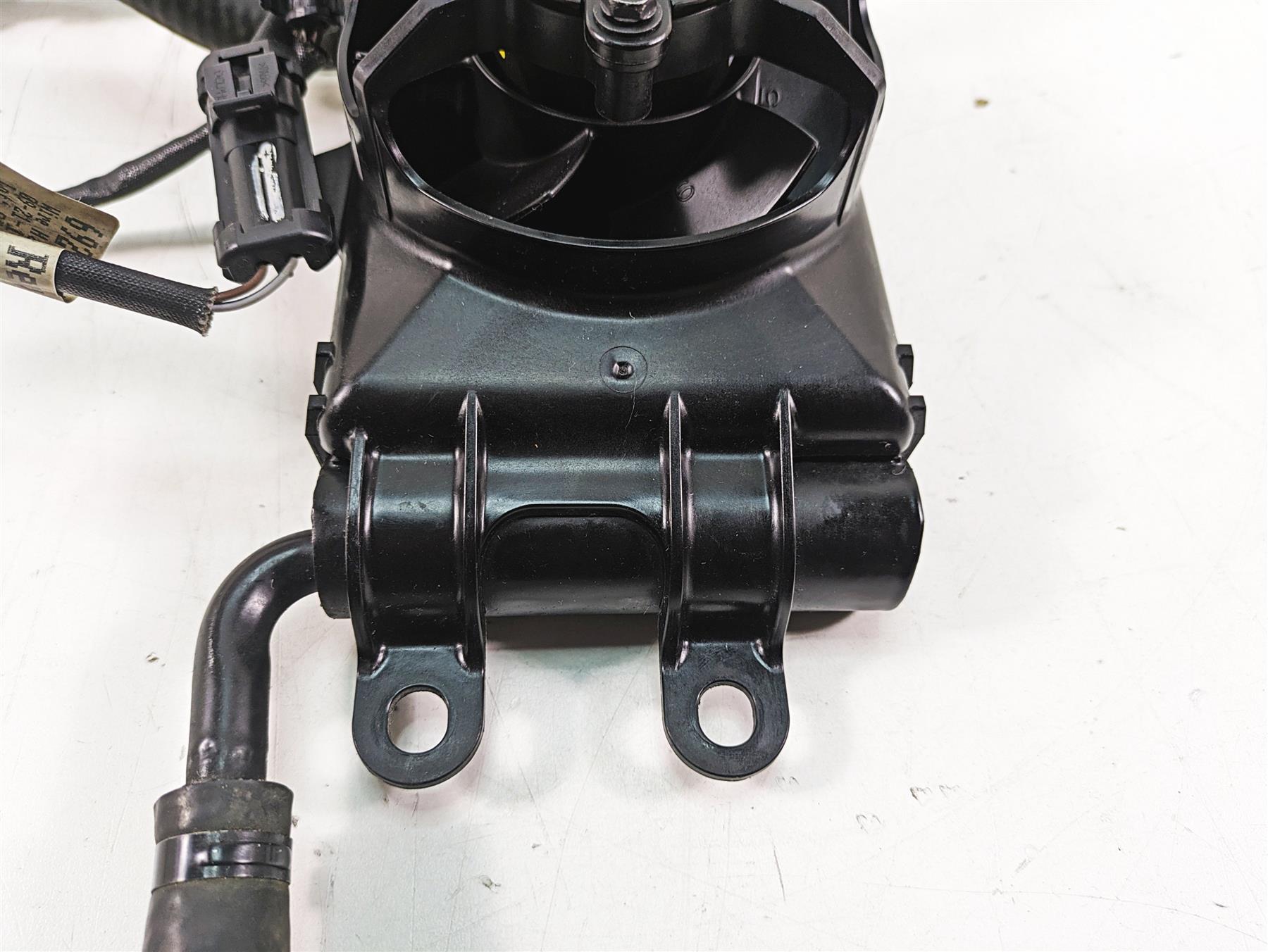 2014 Harley Touring FLHTK Electra Glide Right Radiator Fan Set 26800005 {{ shop.shopifyCountryName }} - Mototech271