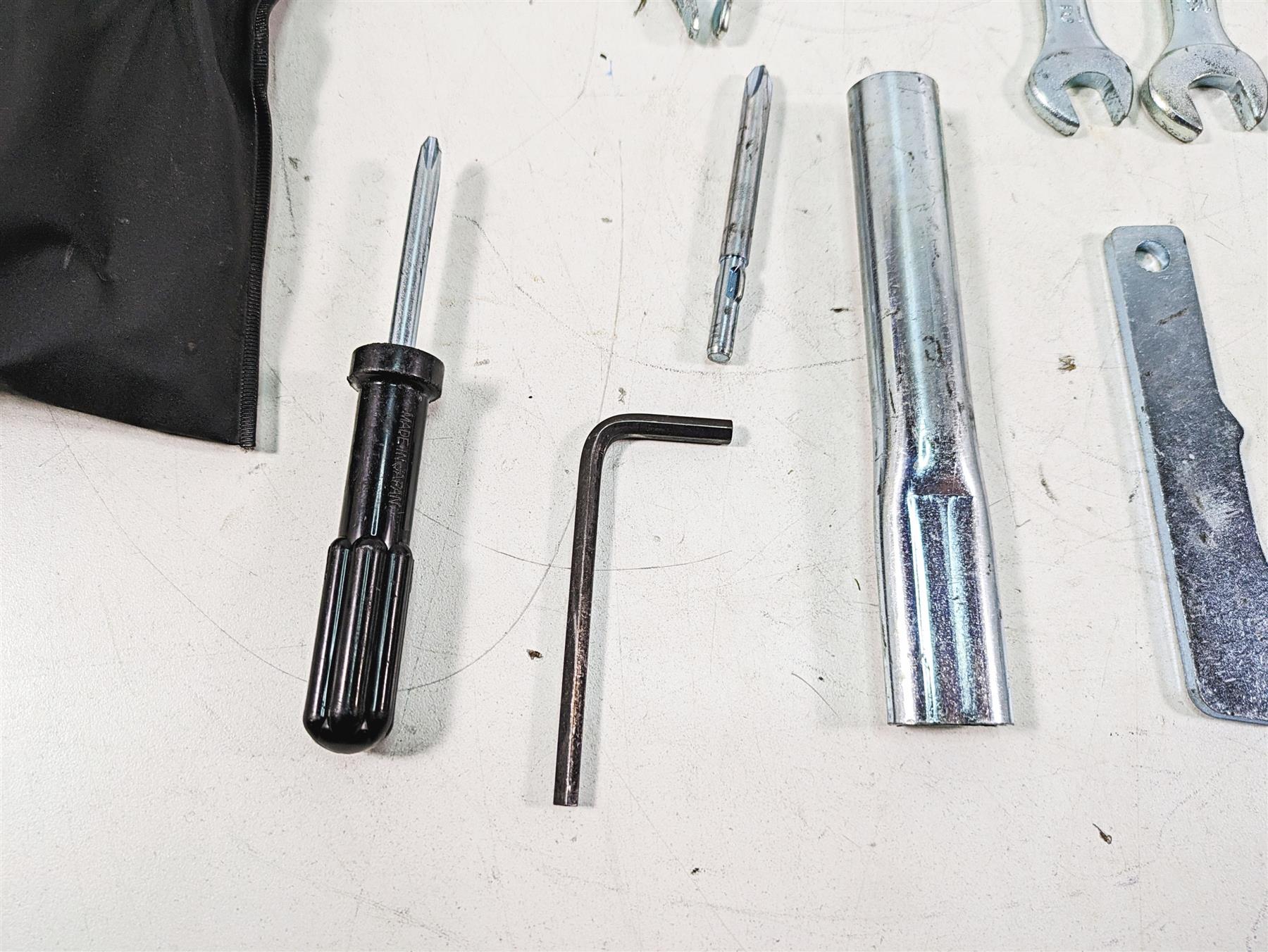 2002 Yamaha FZ1 FZS1000 Fazer Toolkit Owners Tools 5LV-28100-00-00 {{ shop.shopifyCountryName }} - Mototech271