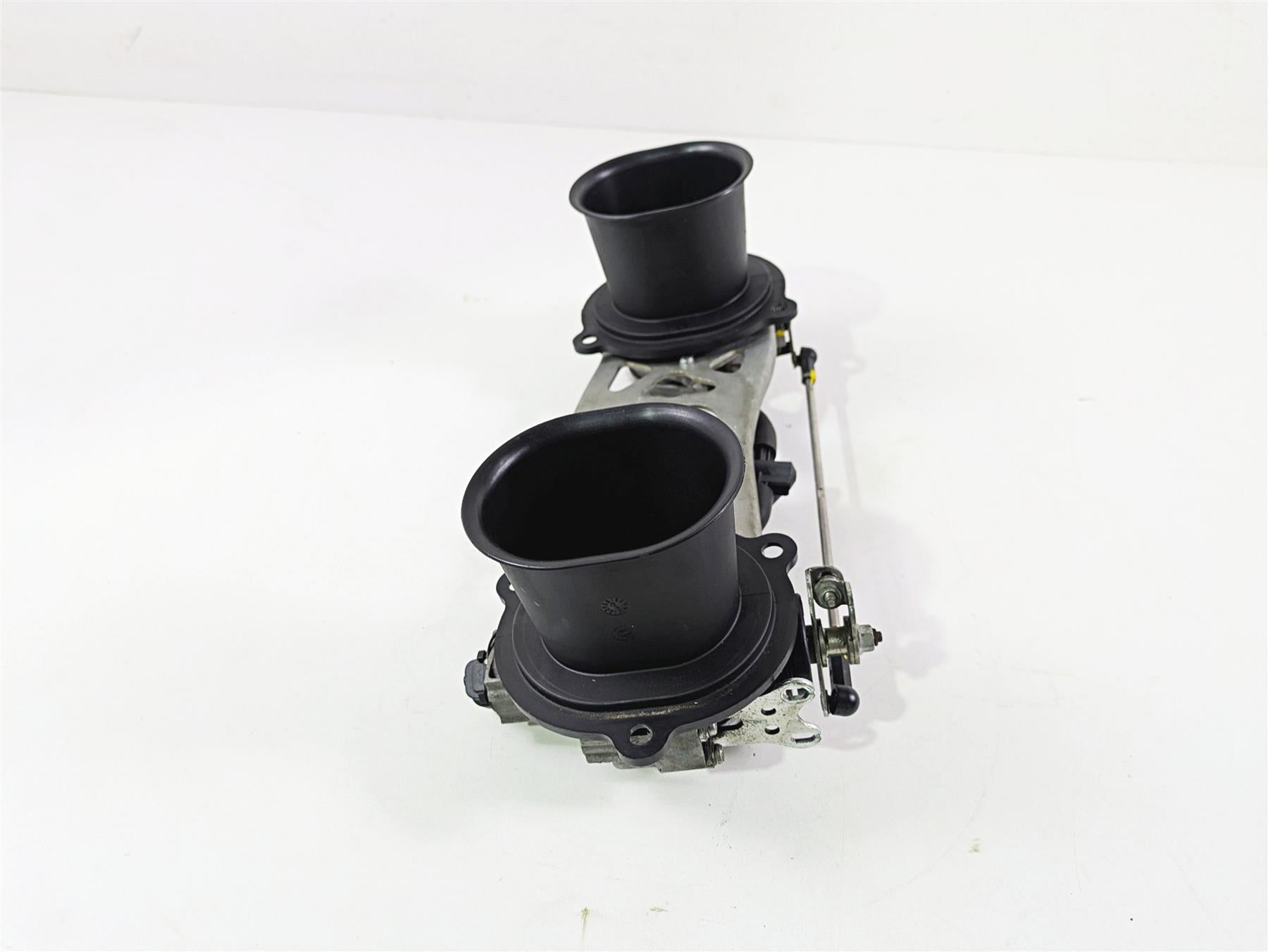 2010 Ducati Streetfighter 1098 S Throttle Body Bodies READ 28240791B {{ shop.shopifyCountryName }} - Mototech271