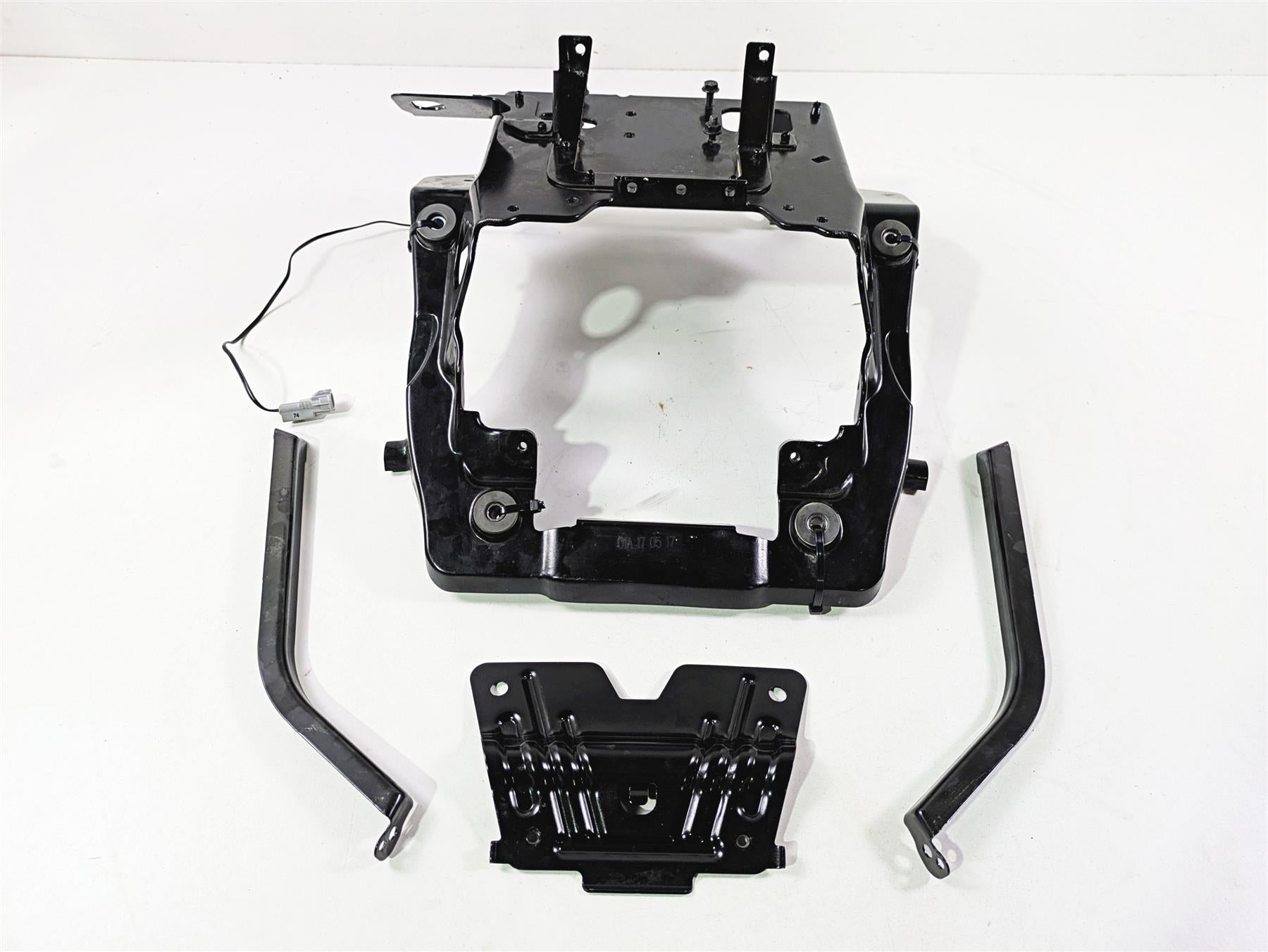 2017 Indian Chieftain Limited Front Fairing Stay Holder Carrier 1022608 {{ shop.shopifyCountryName }} - Mototech271