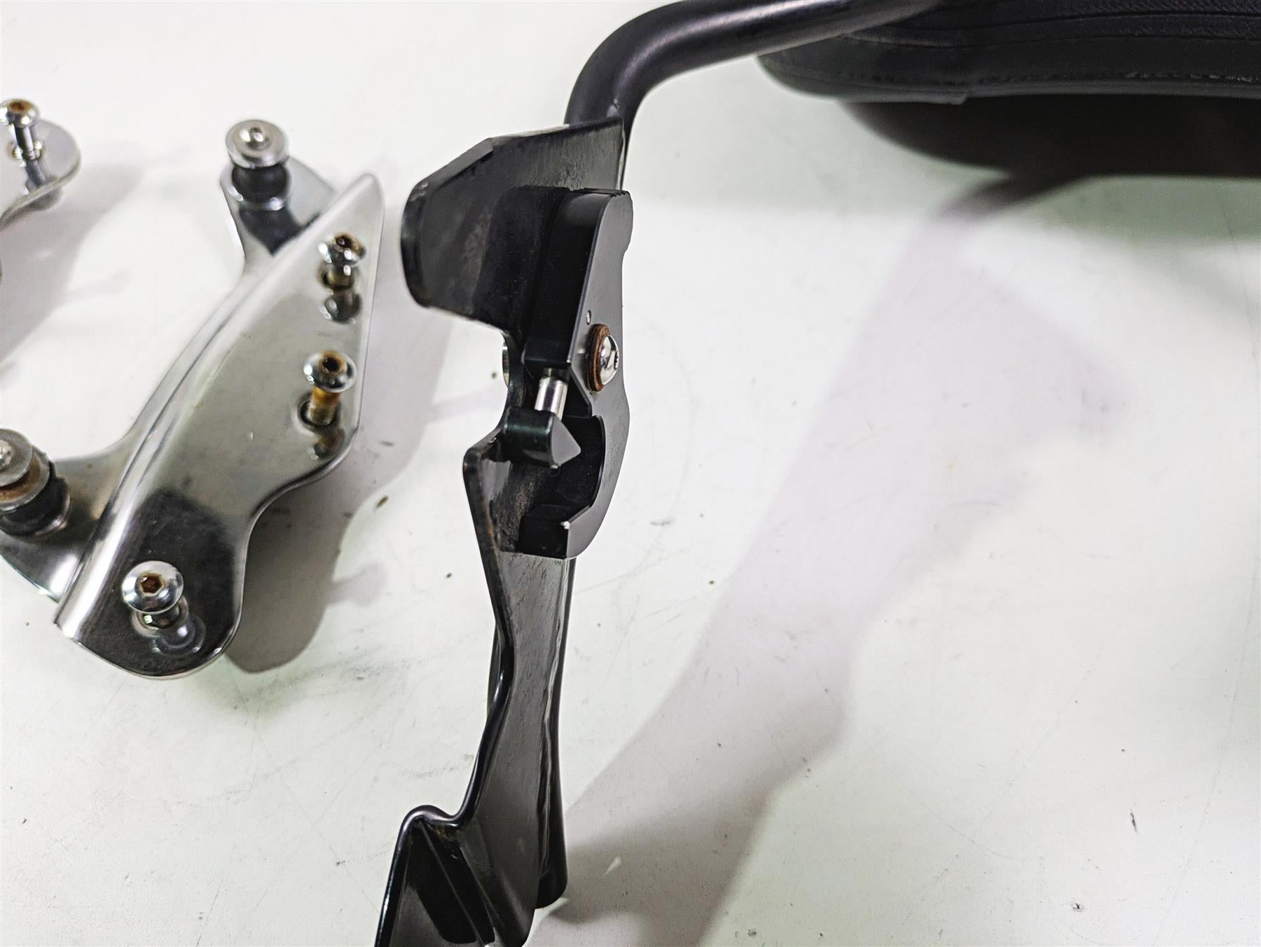 2011 Harley Touring FLHTCUSE CVO E-Glide Passenger Backrest & Mounts 52627-09 {{ shop.shopifyCountryName }} - Mototech271