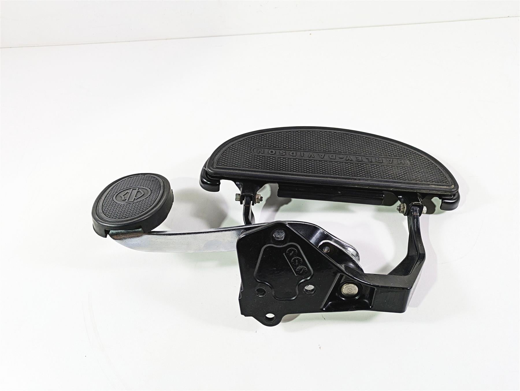 2009 Harley FLSTSB Cross Bones Right Floor Board & Brake Pedal - Read 50600026 {{ shop.shopifyCountryName }} - Mototech271