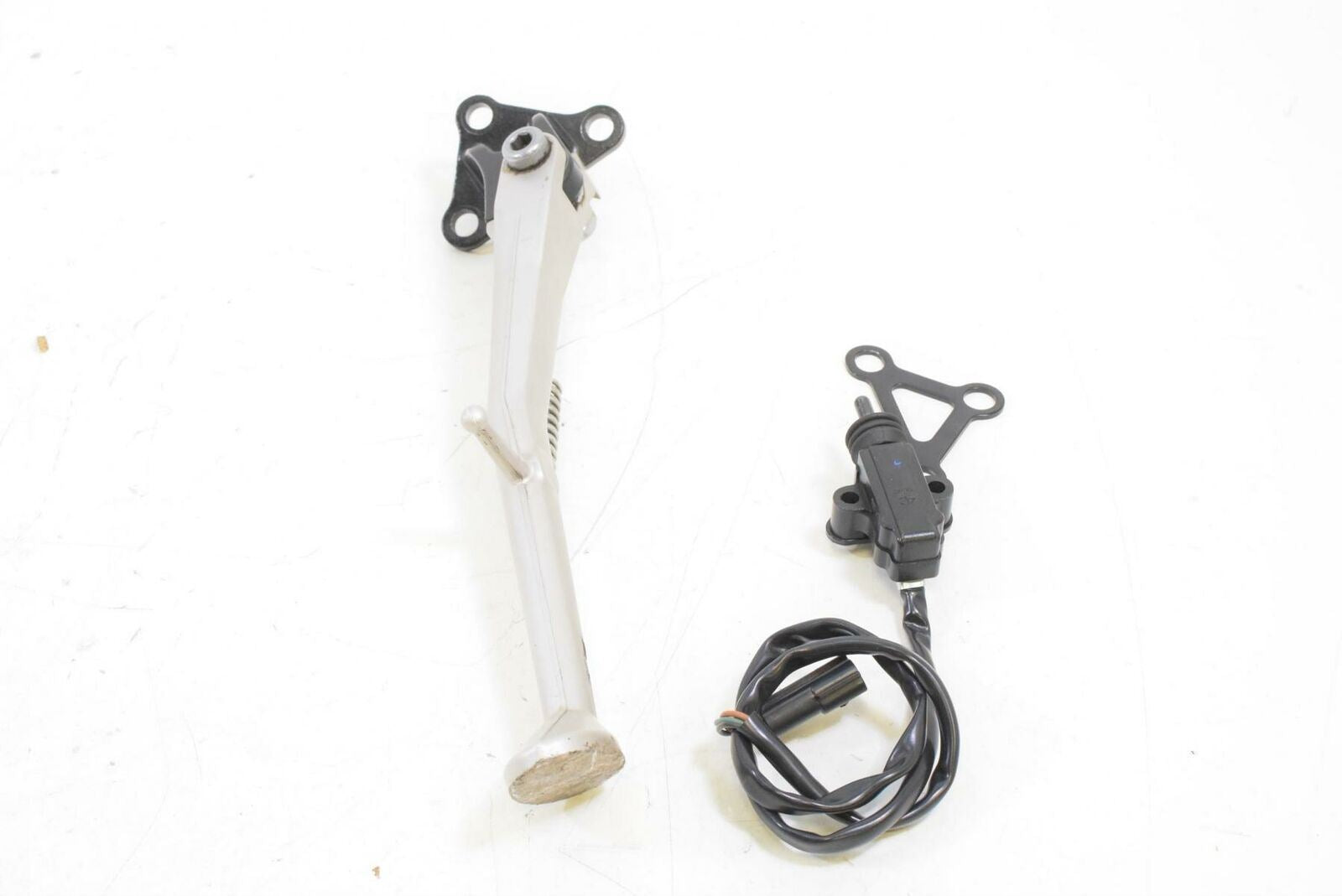 2014 Triumph 1050 Speed Triple ABS Side Kickstand Kick Stand T2089602 {{ shop.shopifyCountryName }} - Mototech271