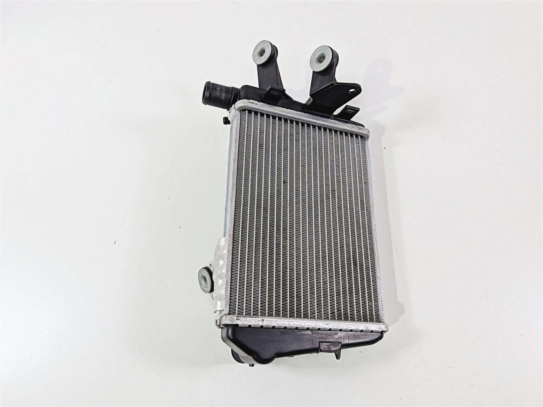 2023 BMW R1250RT RTP K52 Left Coolant Radiator - Broken Tab - Bent 17118546408 {{ shop.shopifyCountryName }} - Mototech271