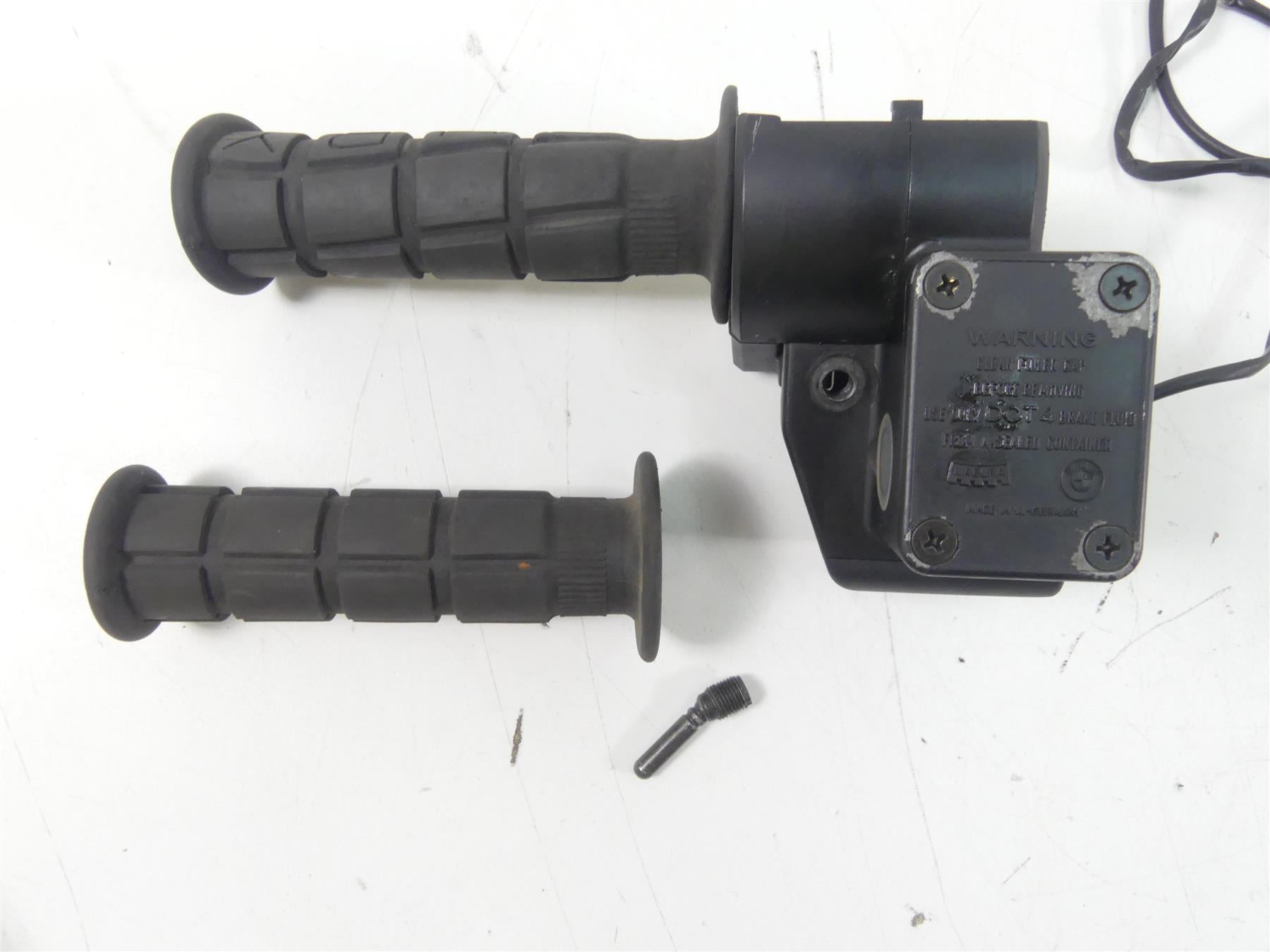 1999 BMW R1100 GS 259E Front Brake Master Cylinder 32722352165 {{ shop.shopifyCountryName }} - Mototech271