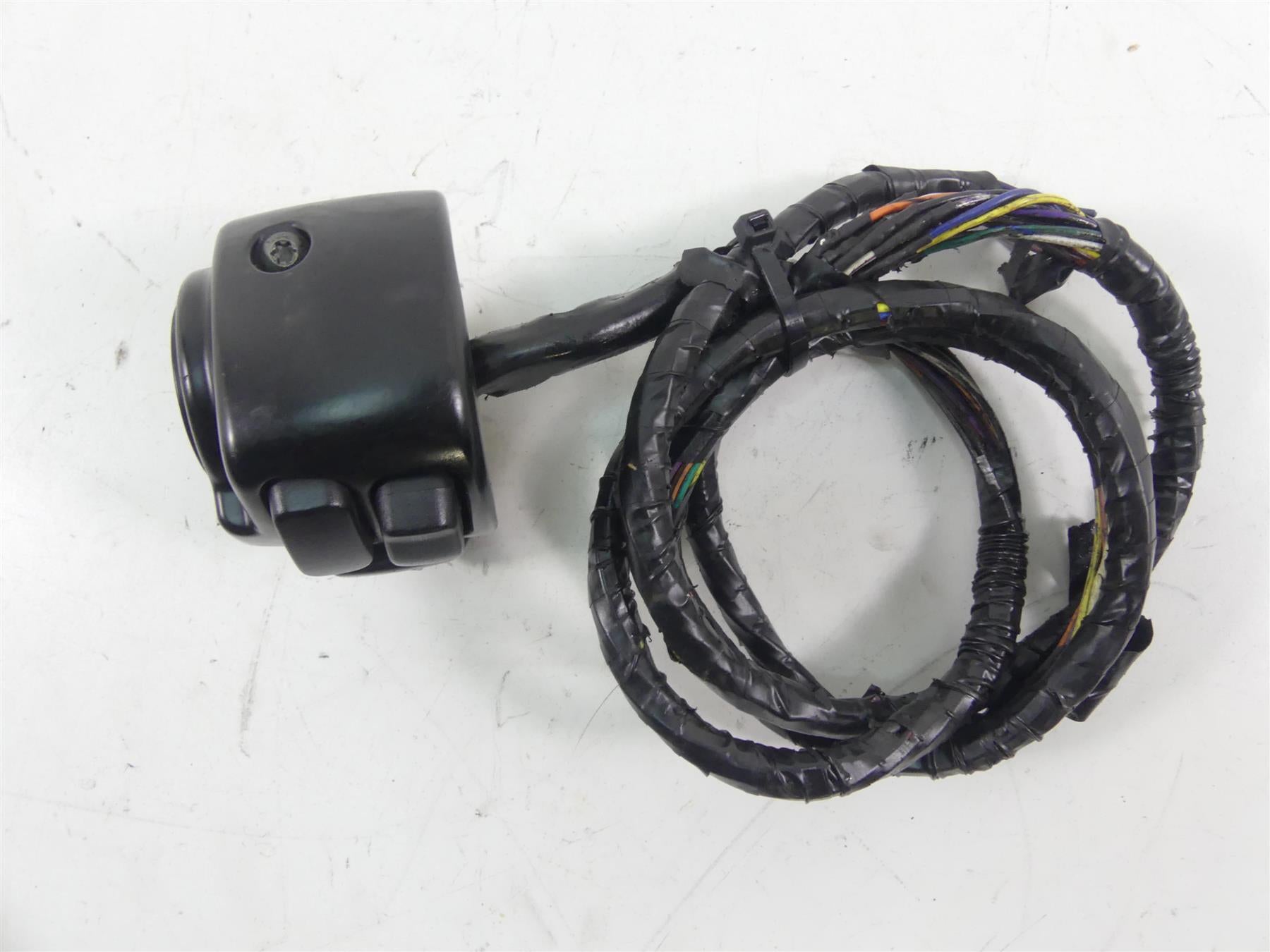 2011 Harley Touring FLTRU Road Glide Left Audio Control Switch - Read 71684-06A {{ shop.shopifyCountryName }} - Mototech271