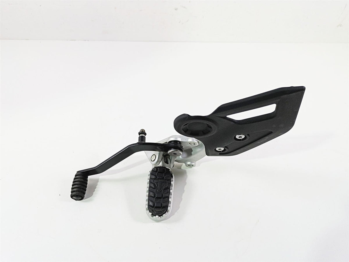 2024 Triumph Tiger 900 GT Left Front Footpeg & Shift Lever T2082204 T2082485 {{ shop.shopifyCountryName }} - Mototech271