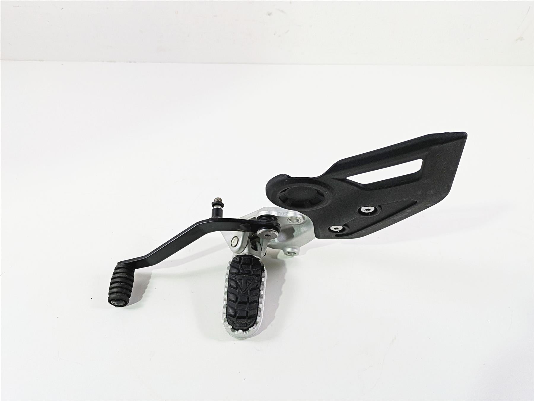 2024 Triumph Tiger 900 GT Left Front Footpeg & Shift Lever T2082204 T2082485 {{ shop.shopifyCountryName }} - Mototech271