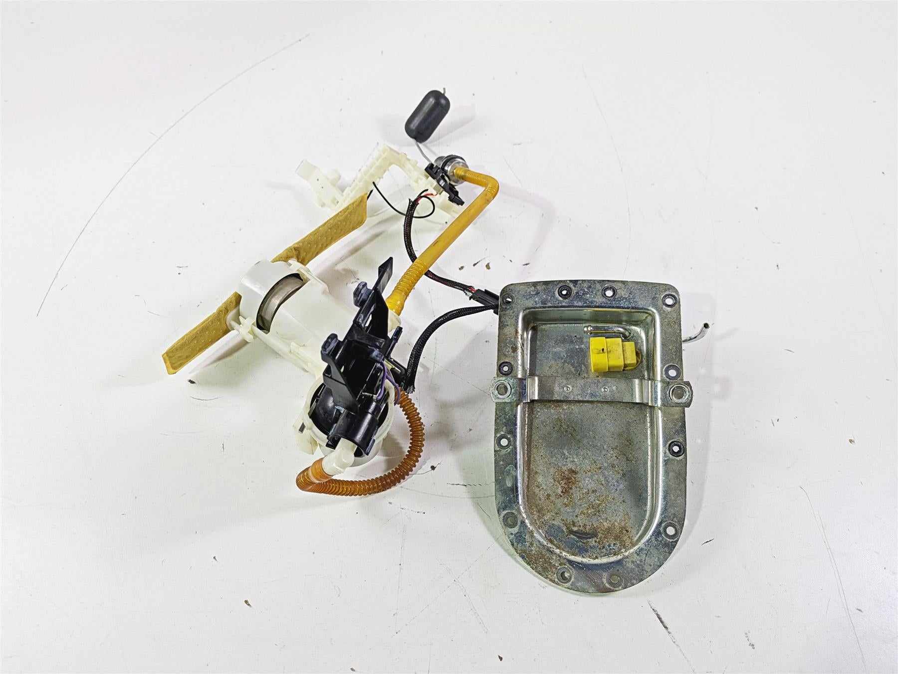 2011 Harley FXDC Dyna Super Glide Fuel Gas Petrol Pump - Tested 75218-04D {{ shop.shopifyCountryName }} - Mototech271