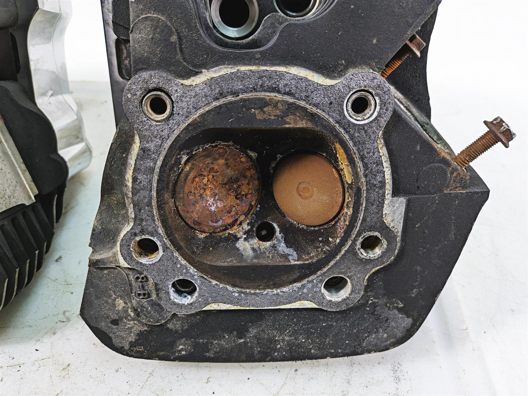 1999 Harley Touring FLHTC Electra Glide Cylinder Head Set For Parts 16722-99 {{ shop.shopifyCountryName }} - Mototech271