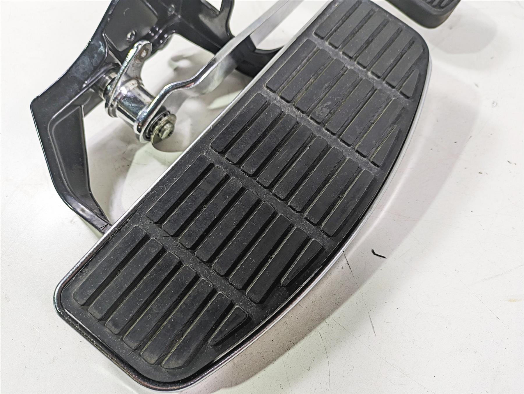 2003 Harley FLSTC Softail Heritage 100th Front Right Floorboard Set 50600026 {{ shop.shopifyCountryName }} - Mototech271