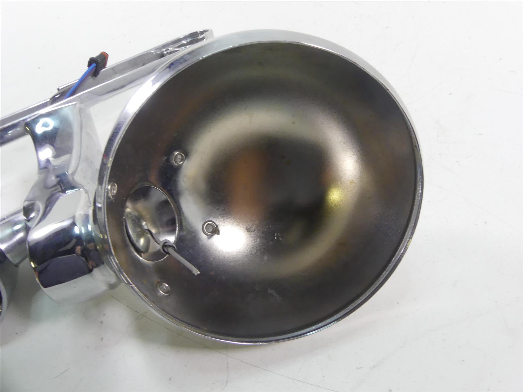 2017 Harley Touring FLHTKL Electra Glide Front Left Spotlight Bucket 67800089 {{ shop.shopifyCountryName }} - Mototech271