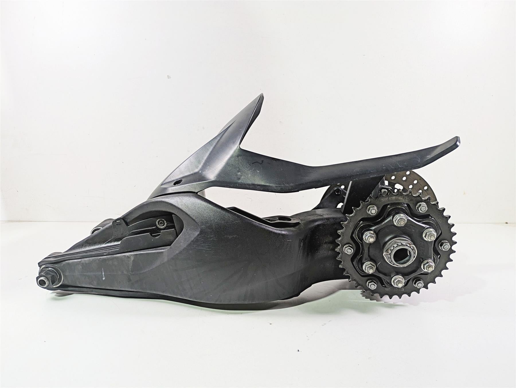 2018 KTM 1290 Super Duke R Swingarm Swing Arm & Axle 6130403004433 {{ shop.shopifyCountryName }} - Mototech271