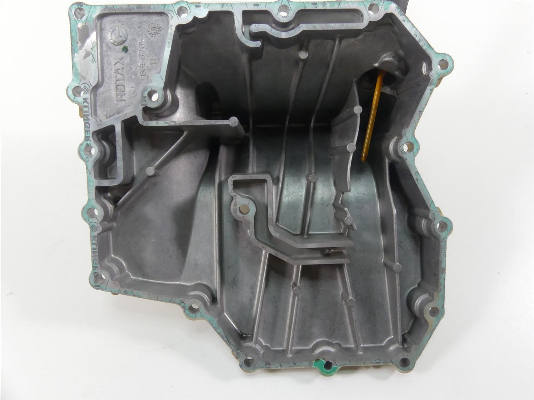 2018 Can Am Maverick X3 Turbo STD Side Engine Oil Sump Pan Cover 420656705 {{ shop.shopifyCountryName }} - Mototech271