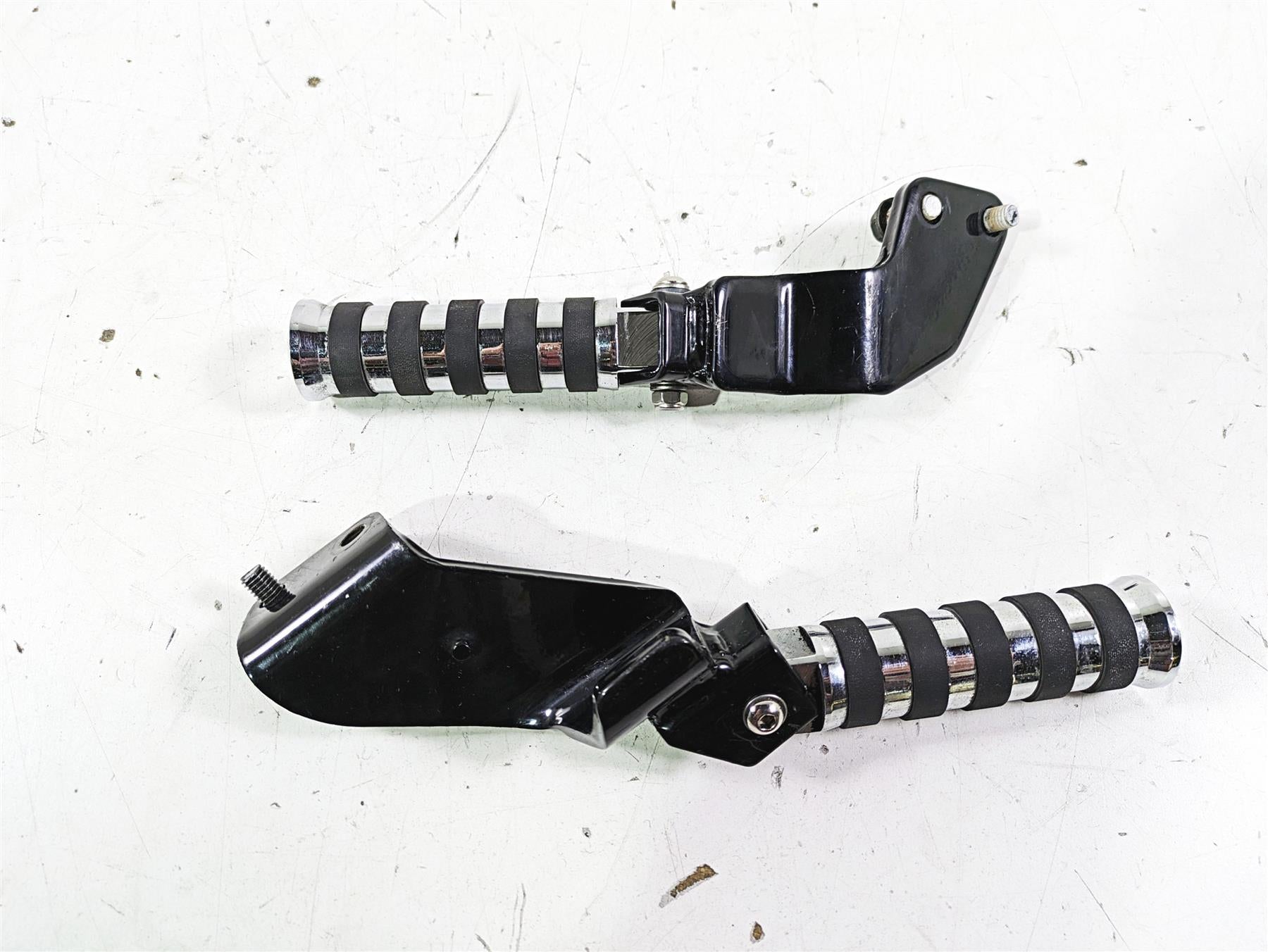 2002 Honda VTX1800 Retro Rear Passenger Footpeg Set 50680-MCV-000 50685-MCV-000 {{ shop.shopifyCountryName }} - Mototech271