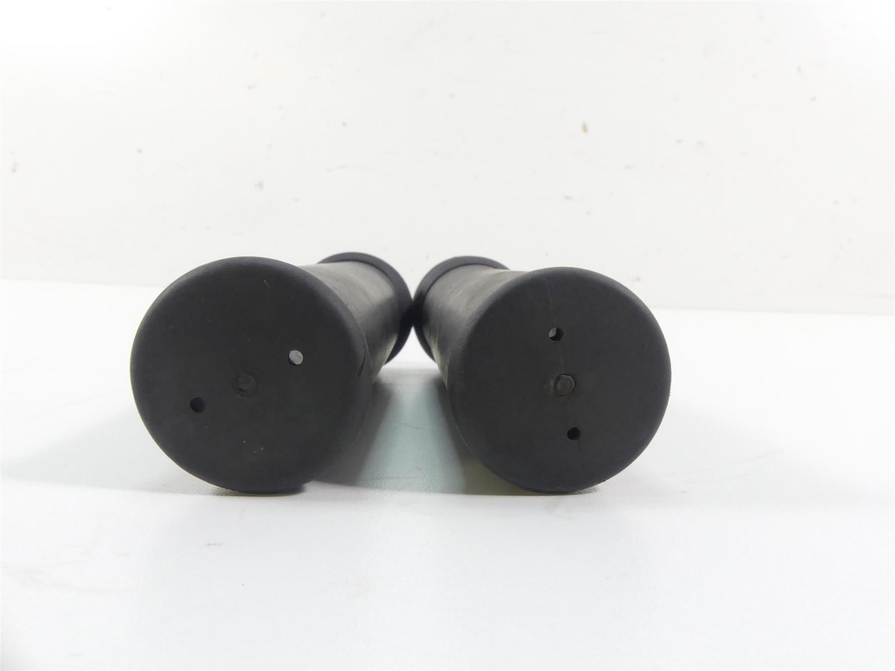 2016 Harley FXDL Dyna Low Rider Handlebar Handle Bar Grip Set 56666-04 56667-04 {{ shop.shopifyCountryName }} - Mototech271