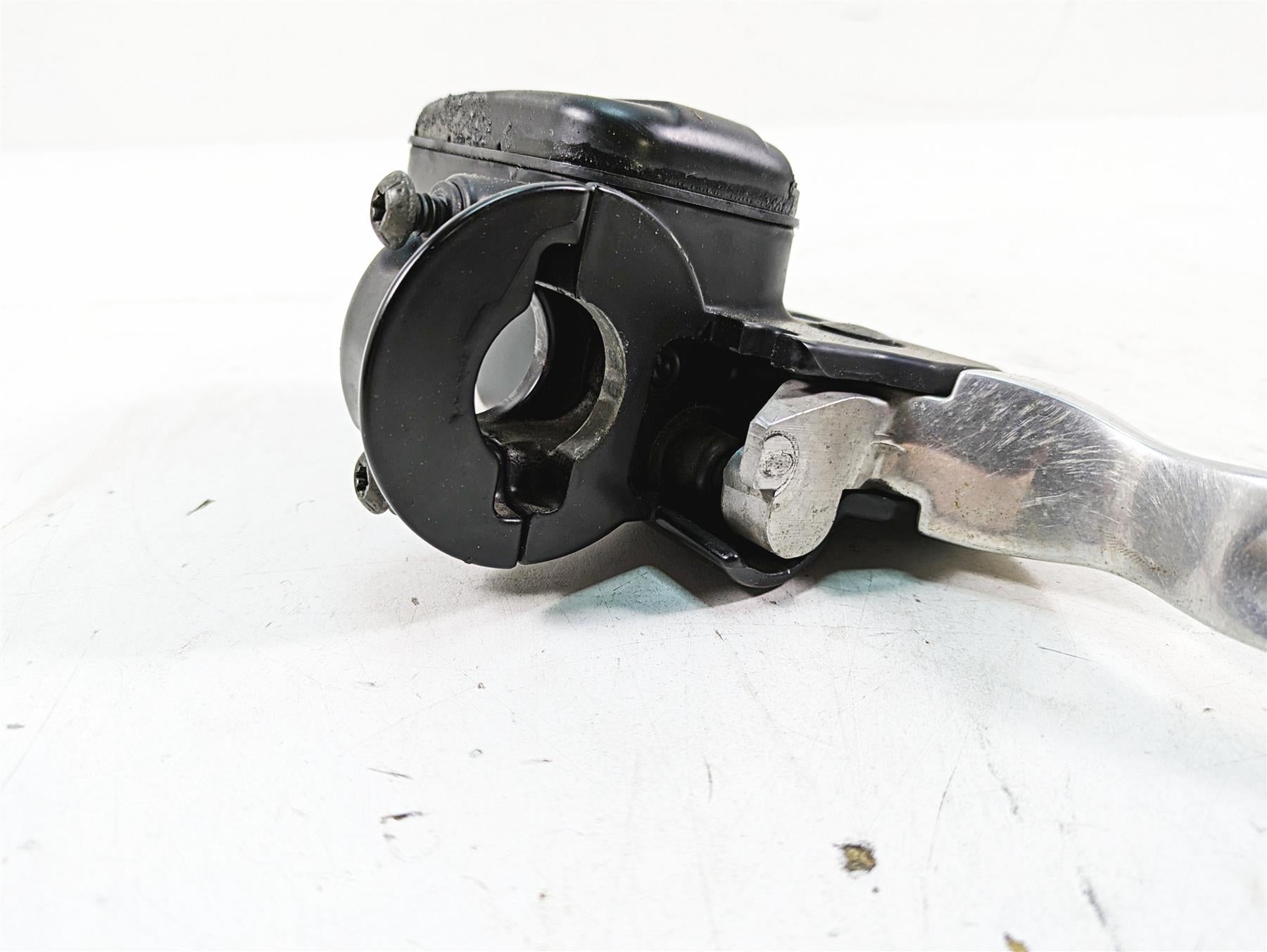 2011 Harley Touring FLHR Road King Front Brake Master Cylinder 42859-06B {{ shop.shopifyCountryName }} - Mototech271