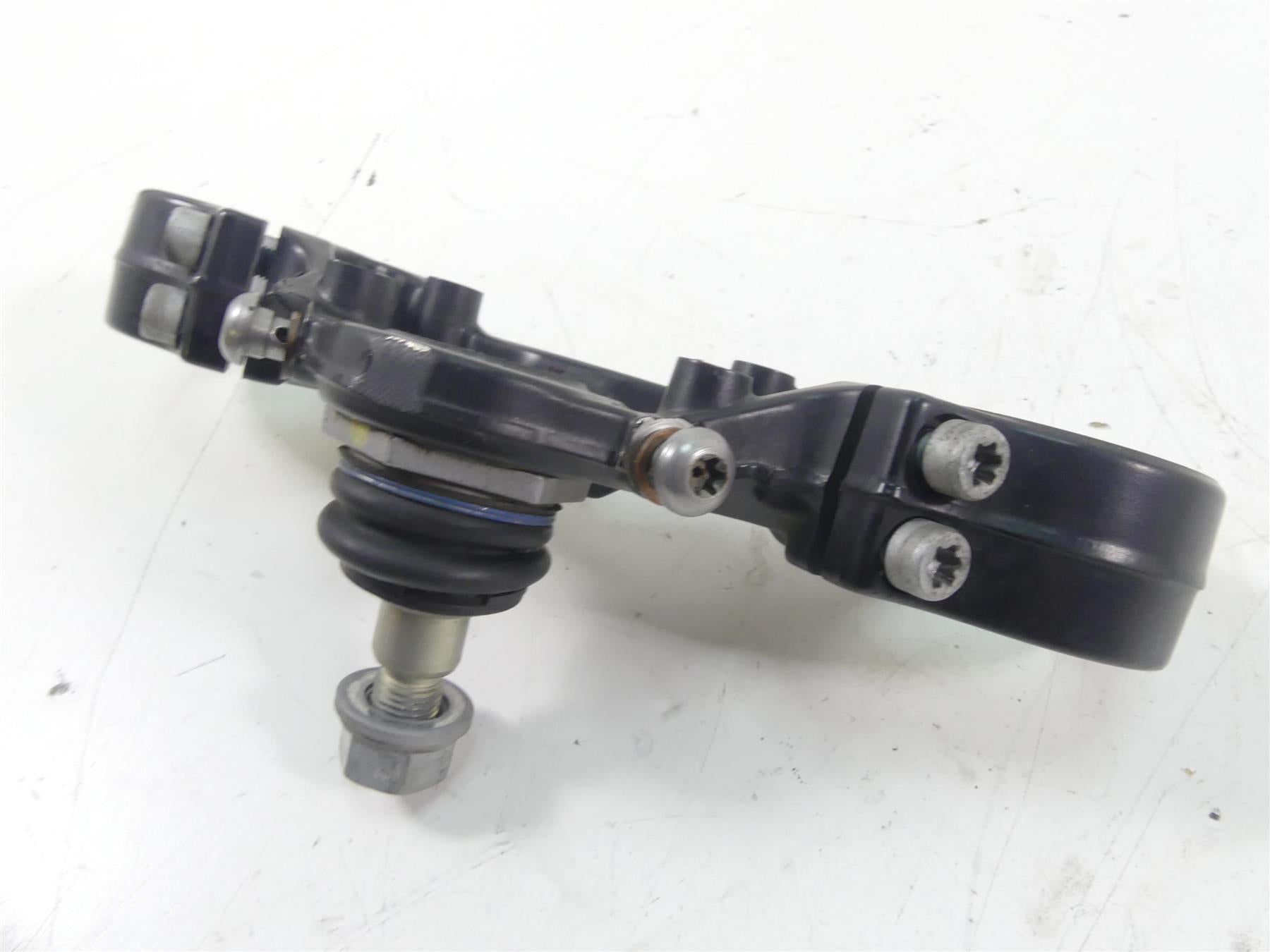 2008 BMW R1200GS K25 Lower Triple Tree Steering Clamp 58mm 31427718343 {{ shop.shopifyCountryName }} - Mototech271