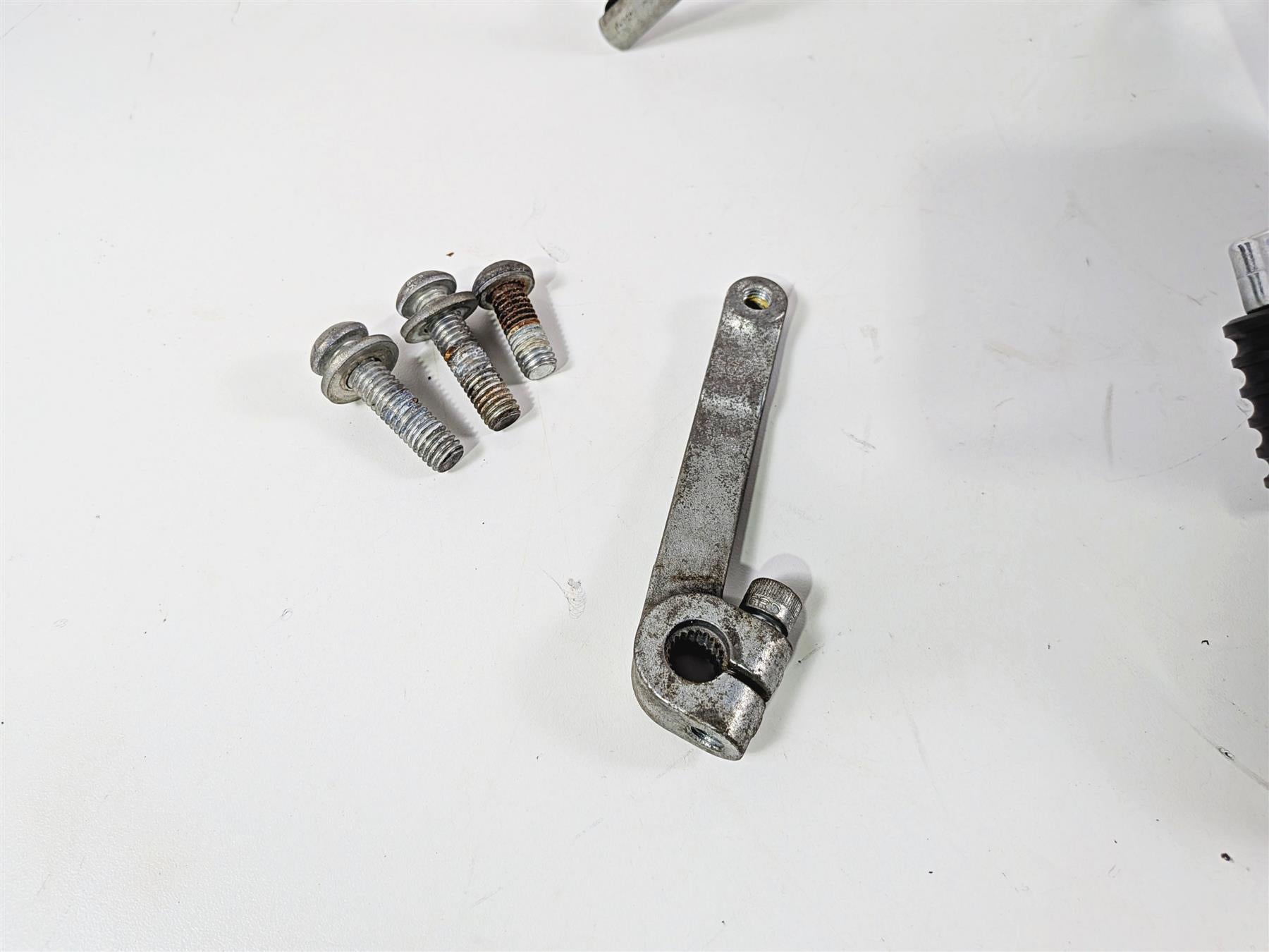 2012 Harley Softail FLSTF Fat Boy Left Front Floorboard Shifter Set 33630-07A {{ shop.shopifyCountryName }} - Mototech271