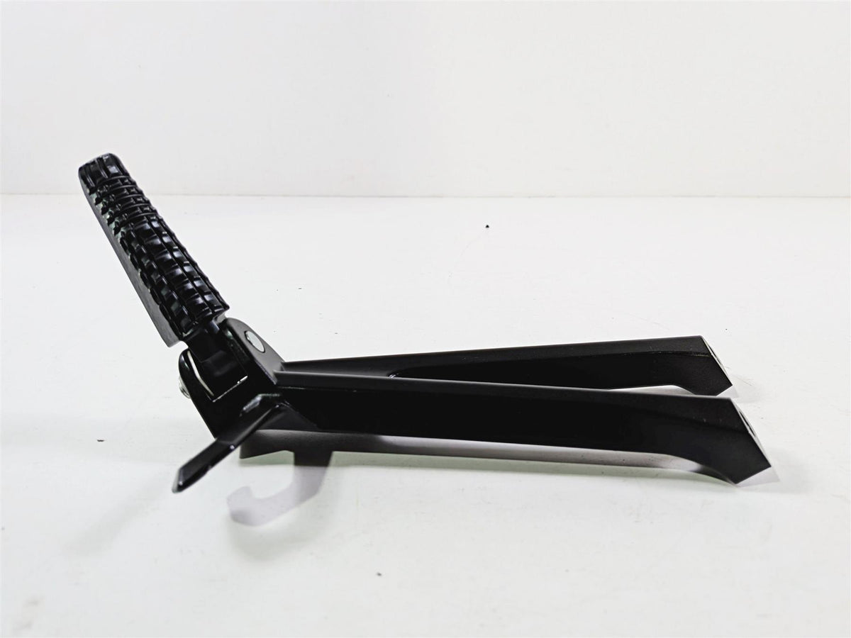 2024 Suzuki GSXR 600 Left Rear Passenger Footpeg Foot Peg Rest Set 43700-14J30 {{ shop.shopifyCountryName }} - Mototech271