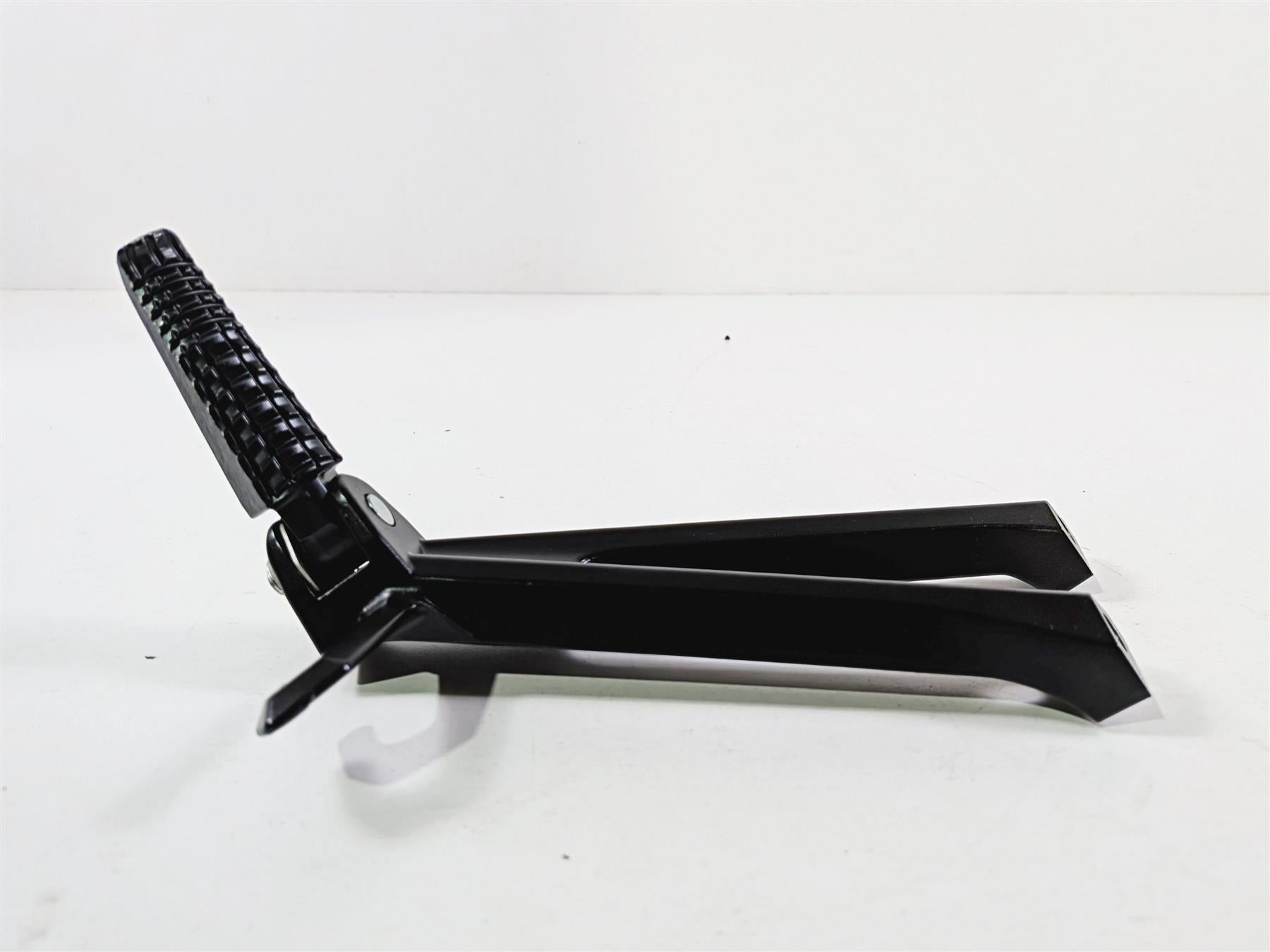 2024 Suzuki GSXR 600 Left Rear Passenger Footpeg Foot Peg Rest Set 43700-14J30 {{ shop.shopifyCountryName }} - Mototech271