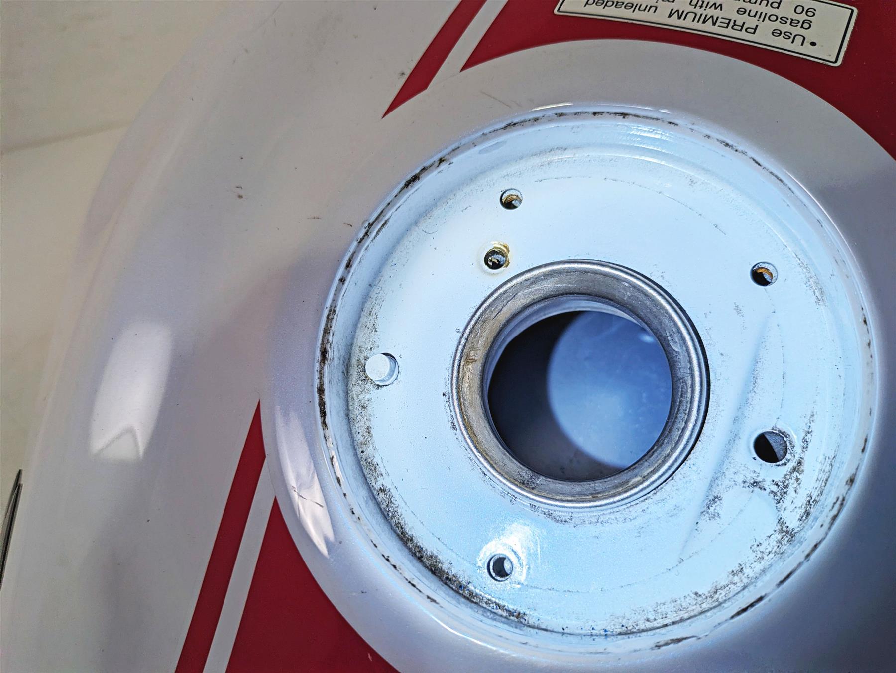 2018 Suzuki GSX1300 R Hayabusa Fuel Gas Petrol Tank Reservoir 44100-15H61 {{ shop.shopifyCountryName }} - Mototech271